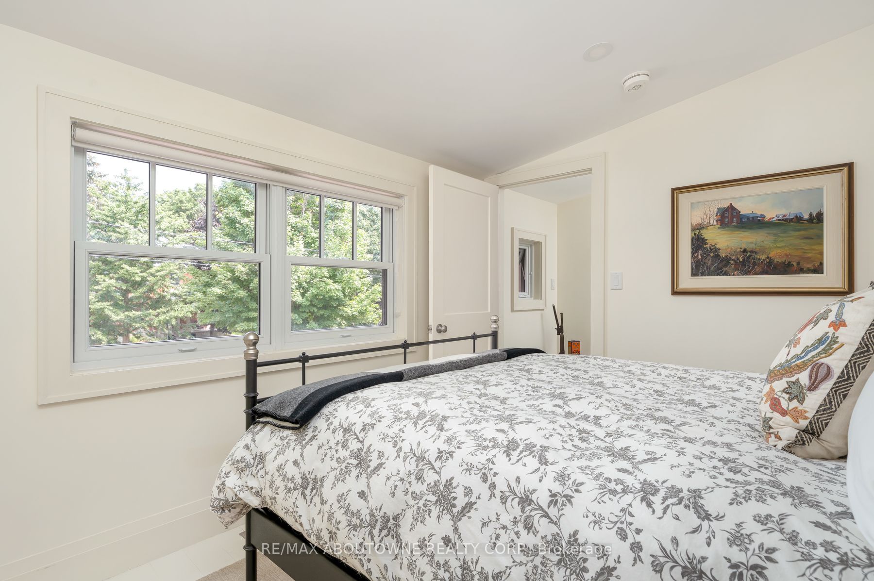 23 Alice Street E Property Photo 31