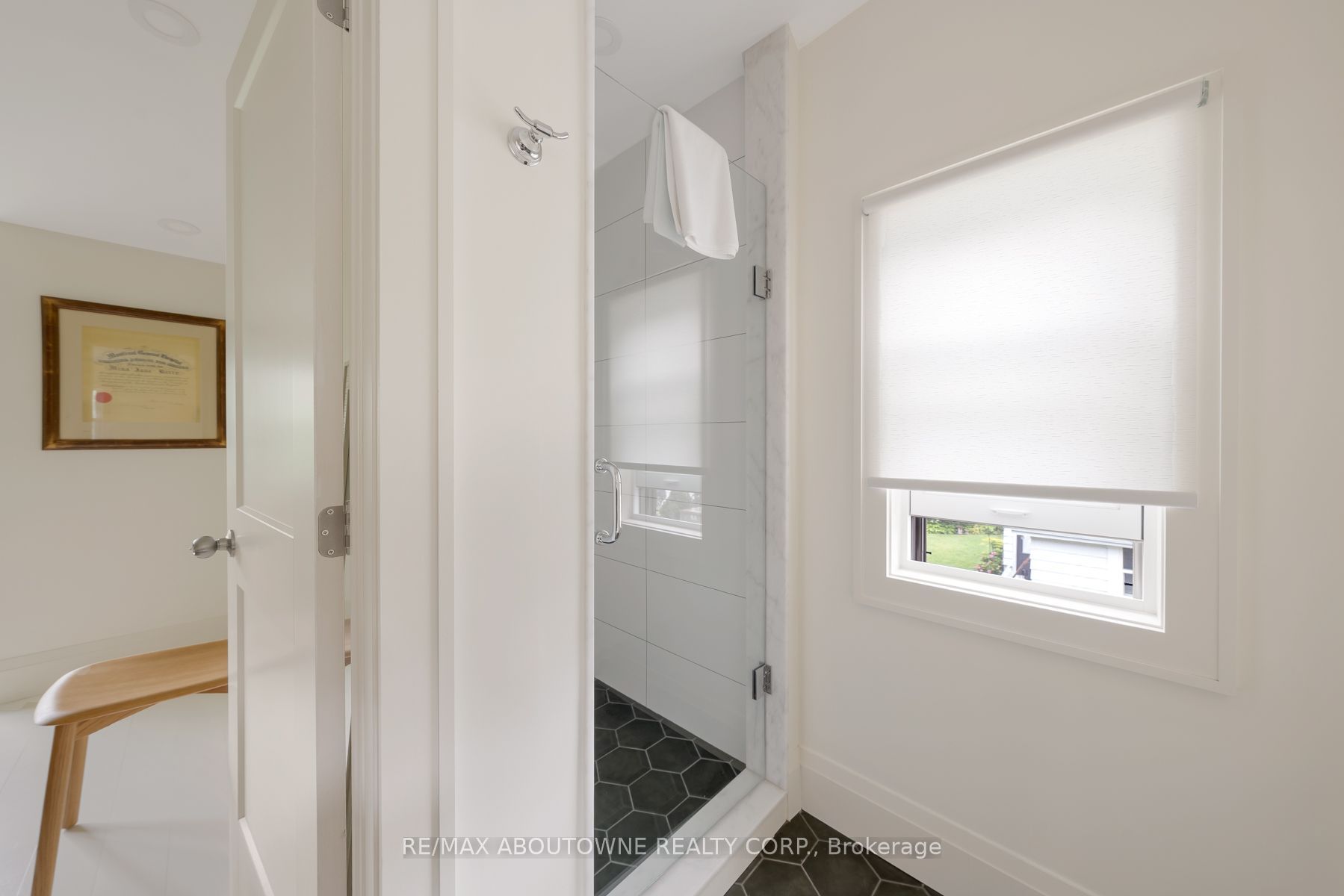 23 Alice Street E Property Photo 33