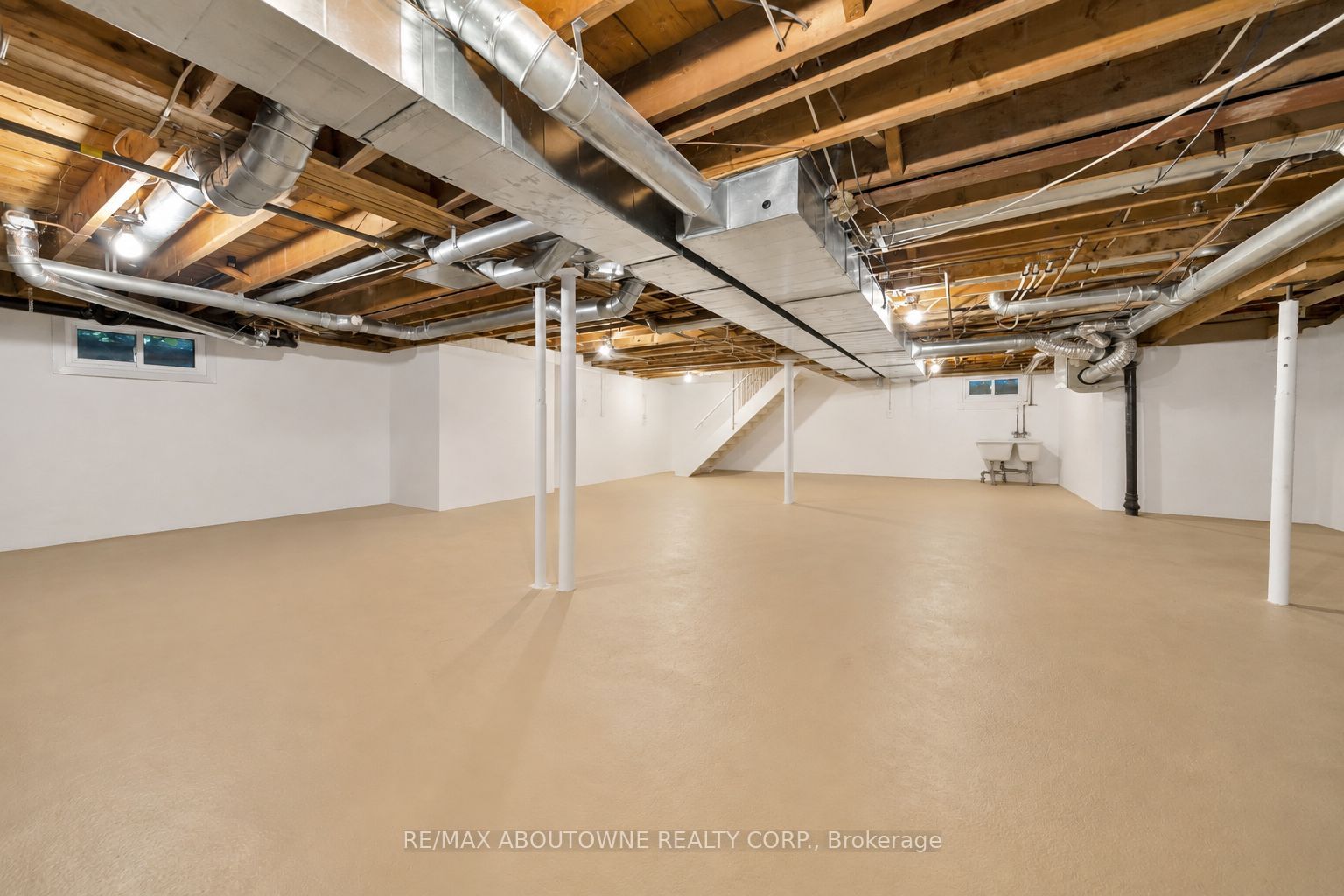 23 Alice Street E Property Photo 38