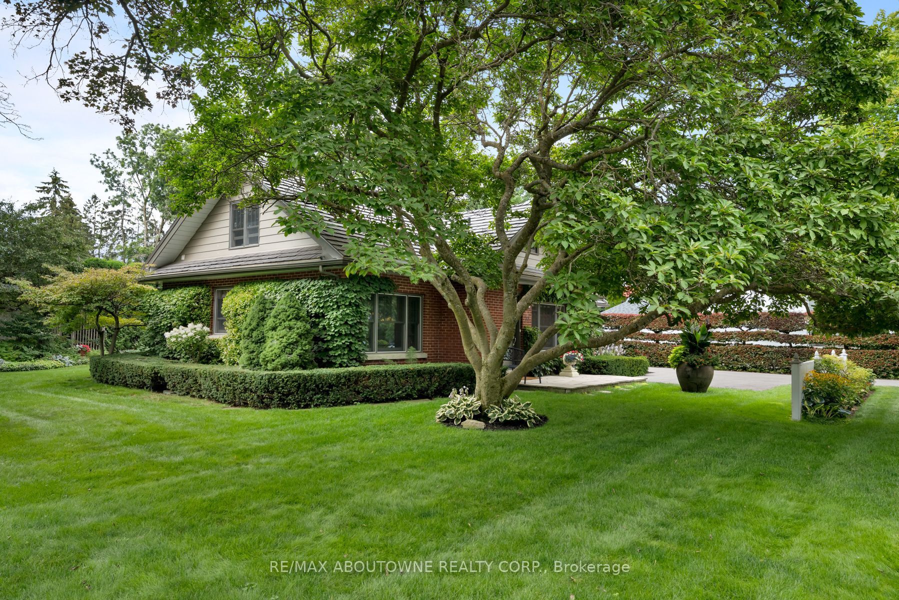23 Alice Street E Property Photo 44