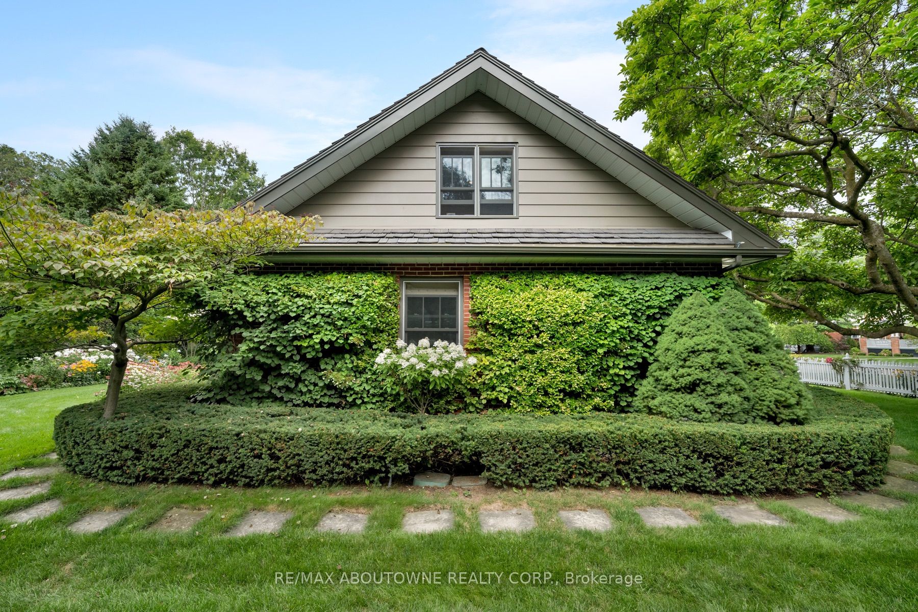 23 Alice Street E Property Photo 45