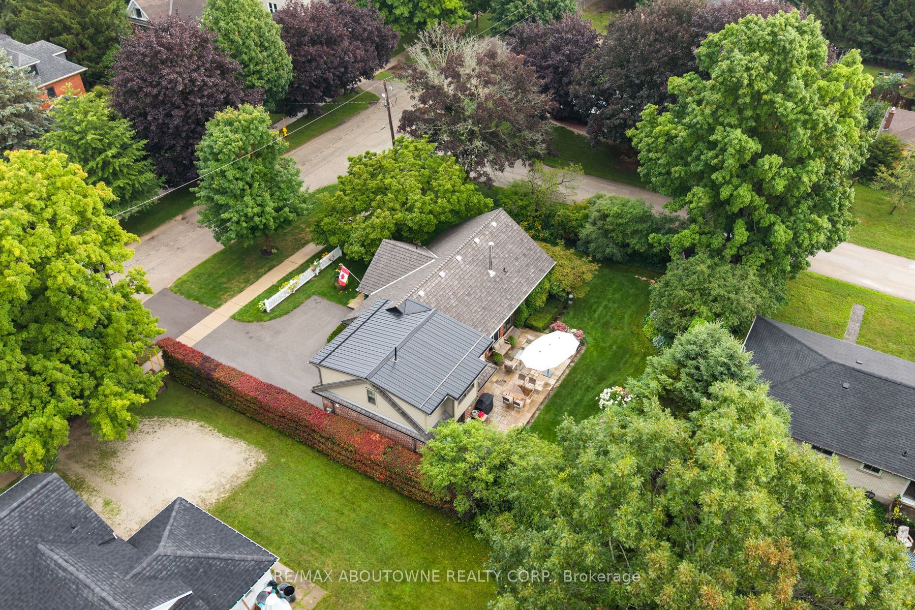 23 Alice Street E Property Photo 47
