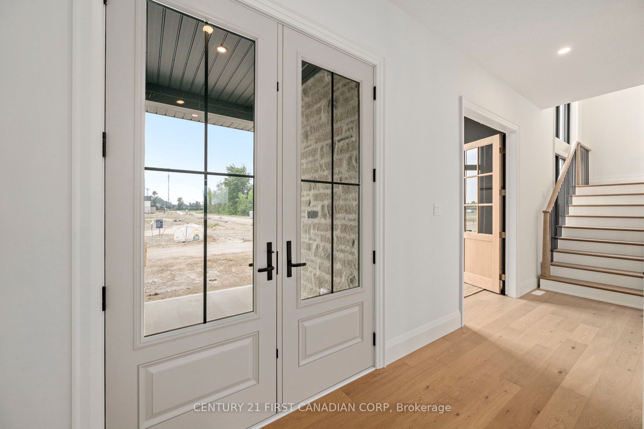 876 White Pine Street Property Photo 3