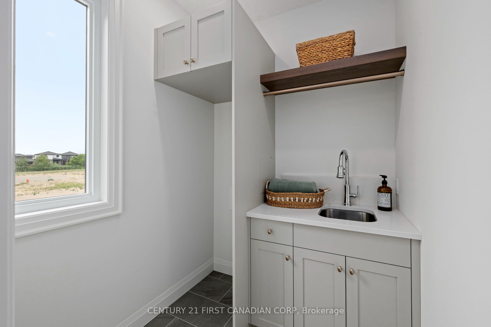 876 White Pine Street Property Photo 18