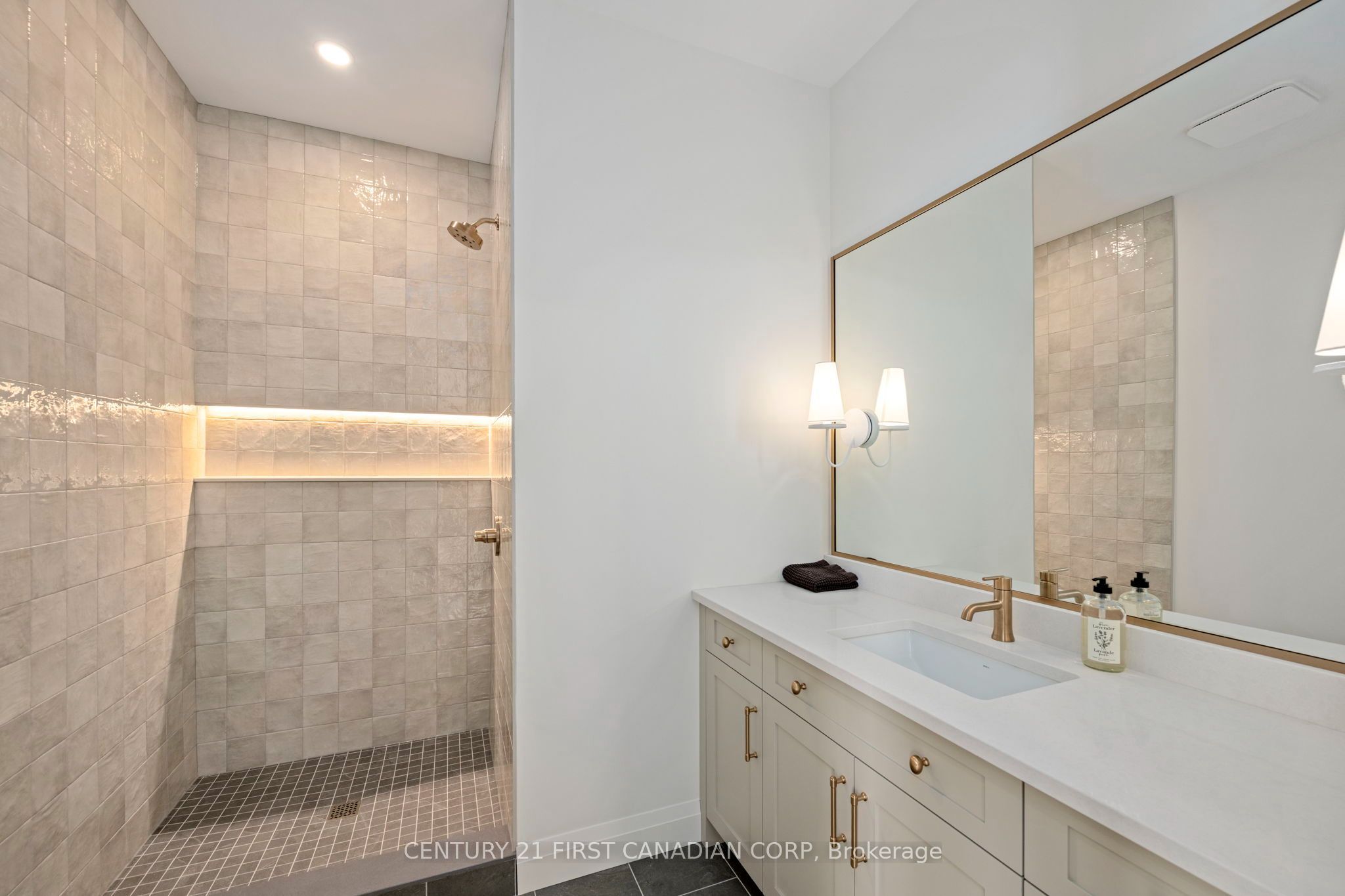 876 White Pine Street Property Photo 23