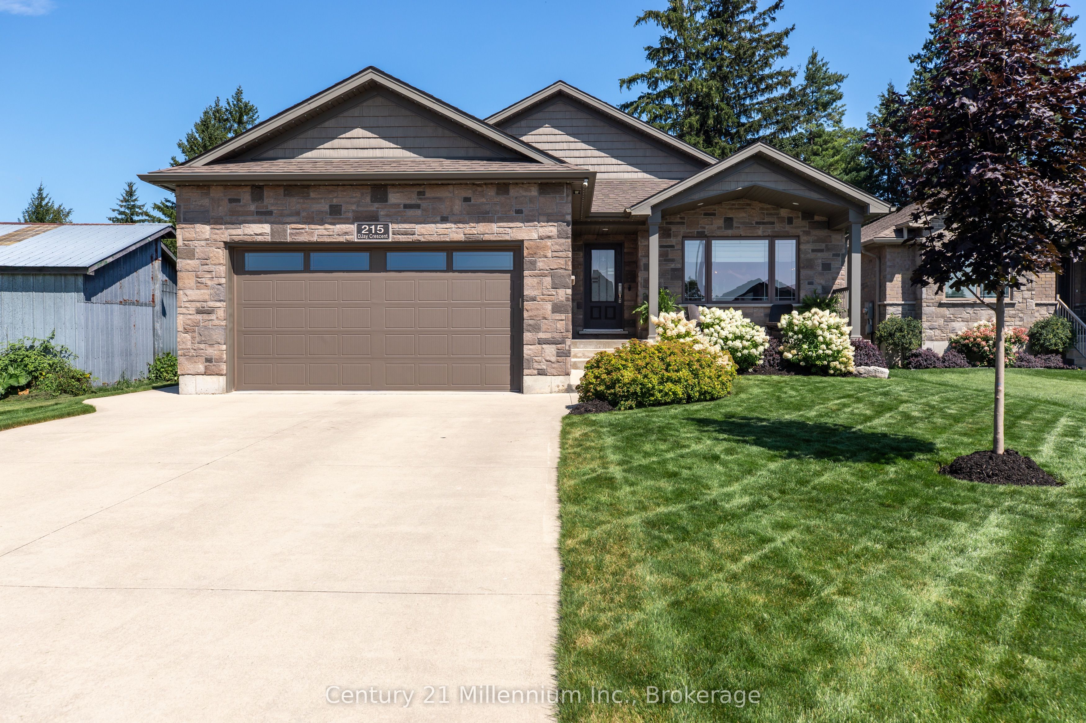215 Djay Crescent Property Photo 1