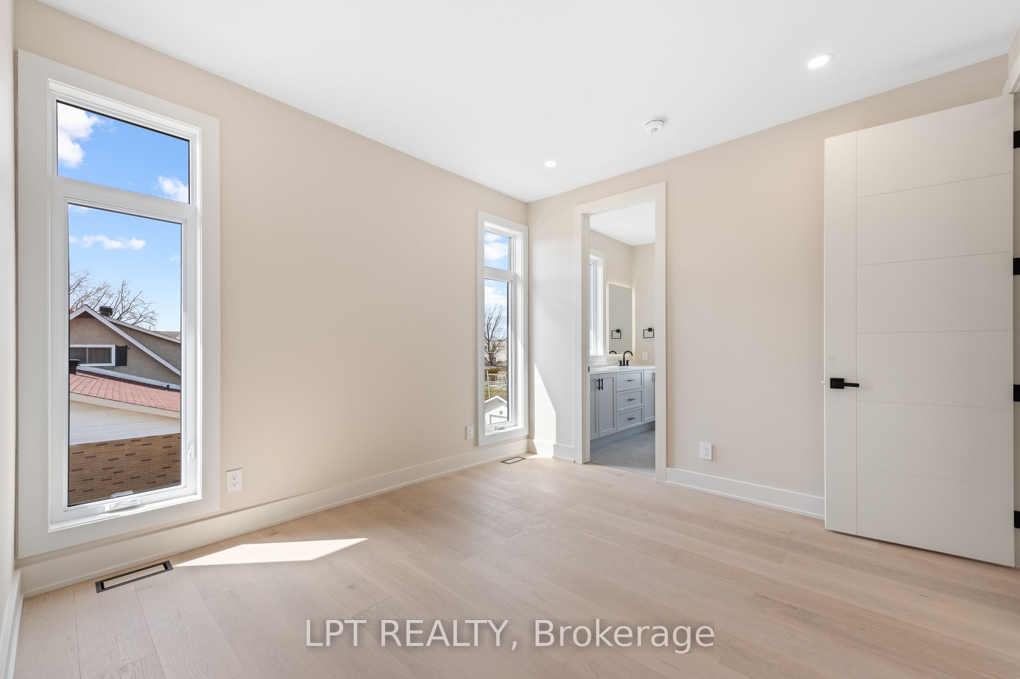 15 Briggs Avenue Property Photo 40