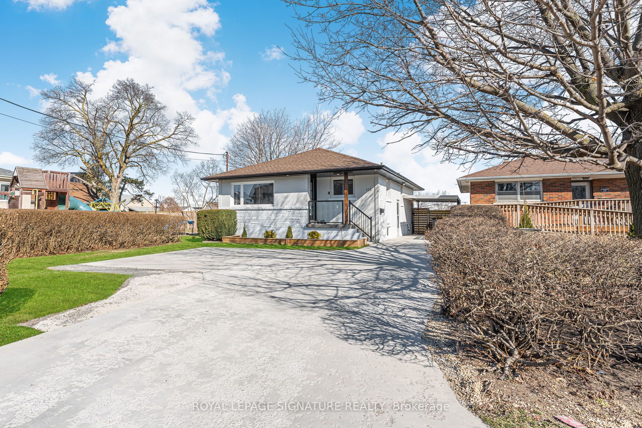 111 Eastchester Avenue N Upper Property Photo 1