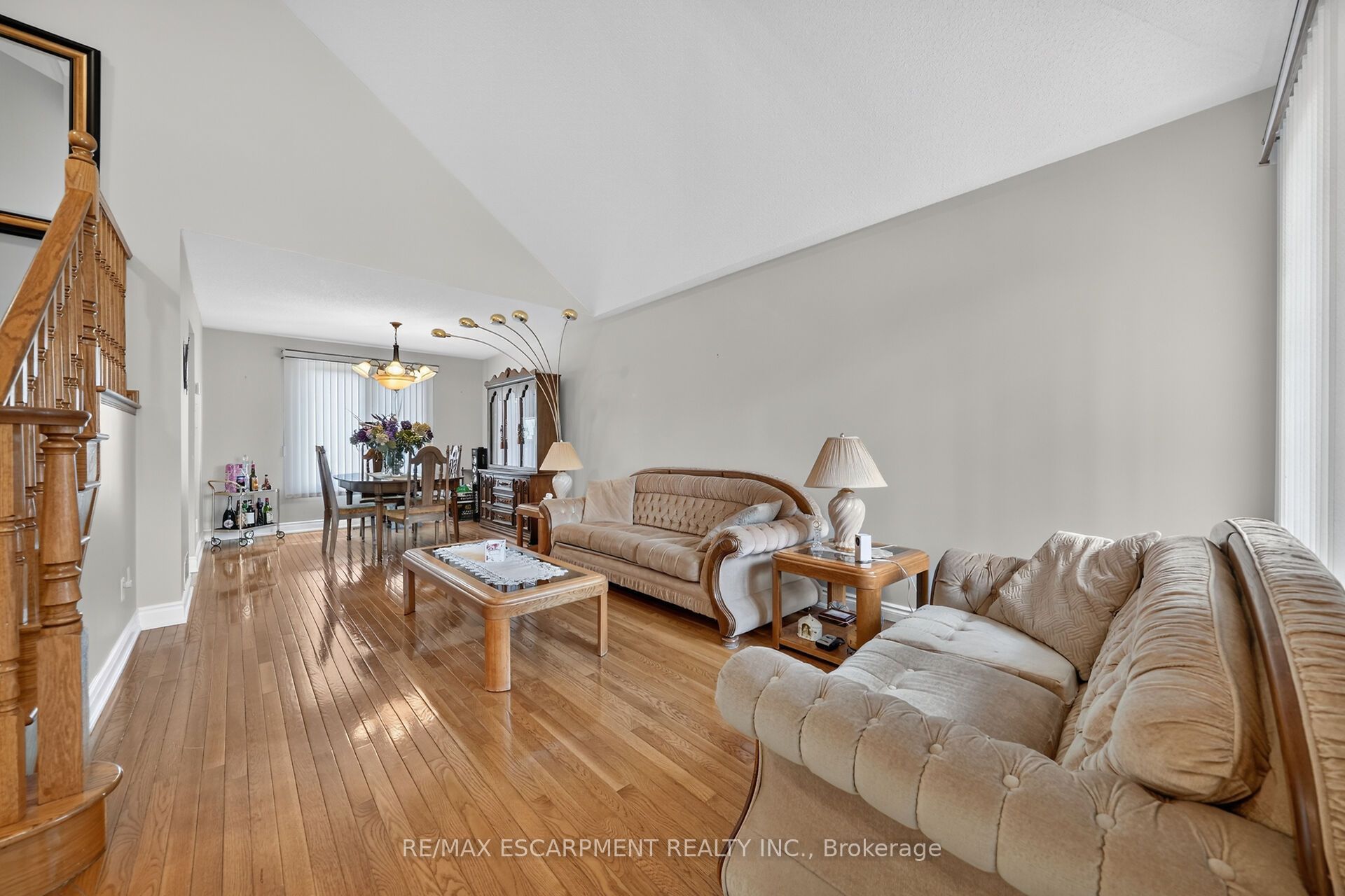 42 Hillgarden Drive Property Photo 6