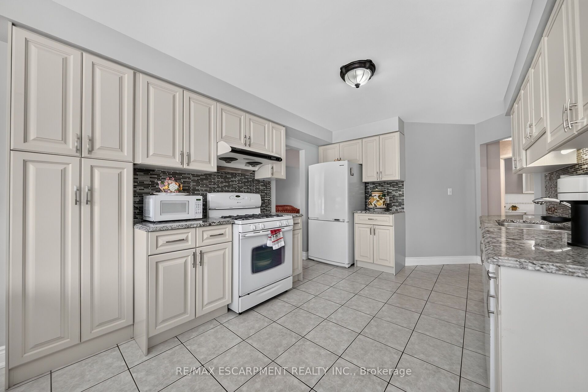 42 Hillgarden Drive Property Photo 17