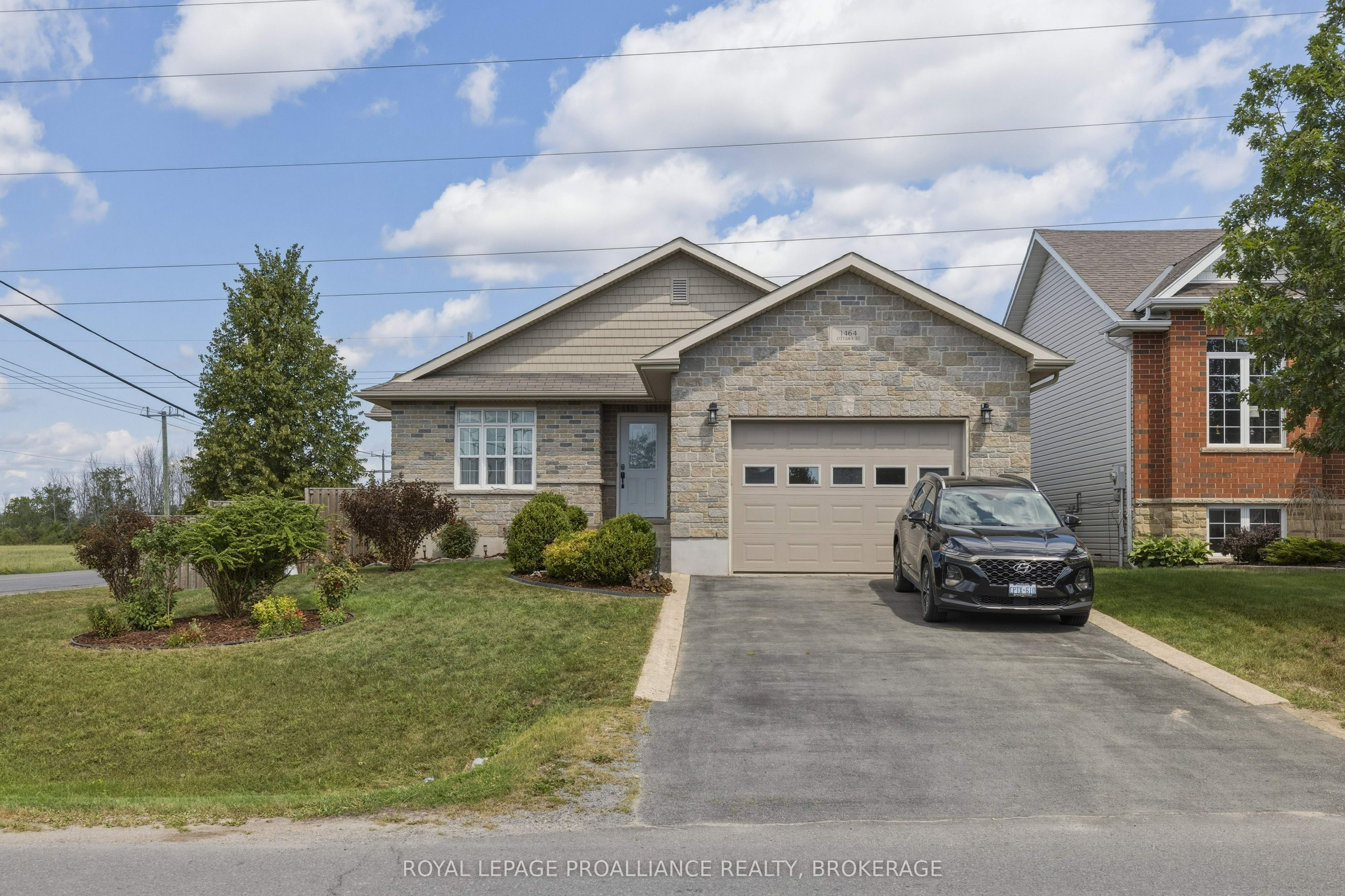 1464 Ottawa Street Property Photo 1