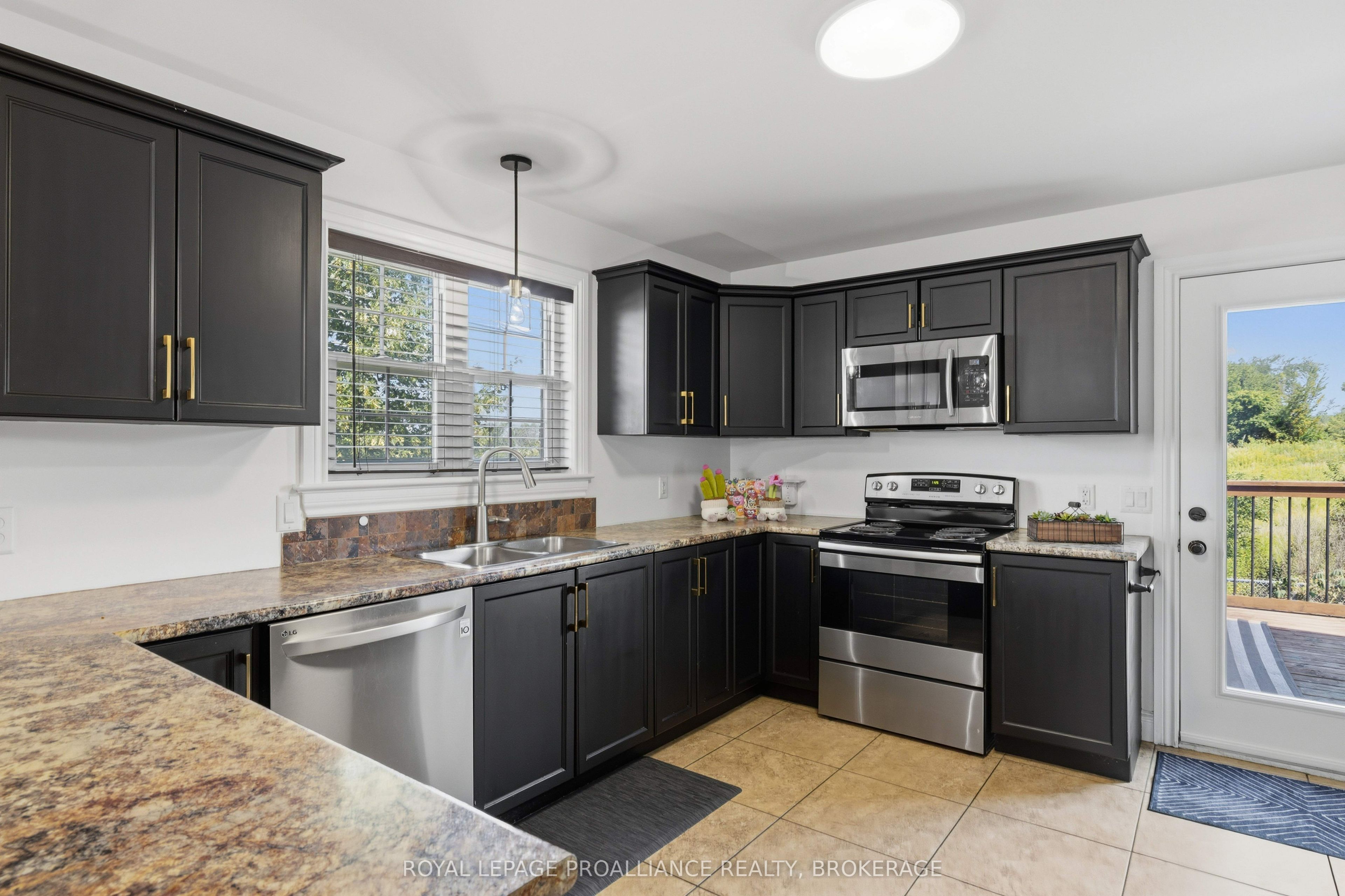 1464 Ottawa Street Property Photo 10