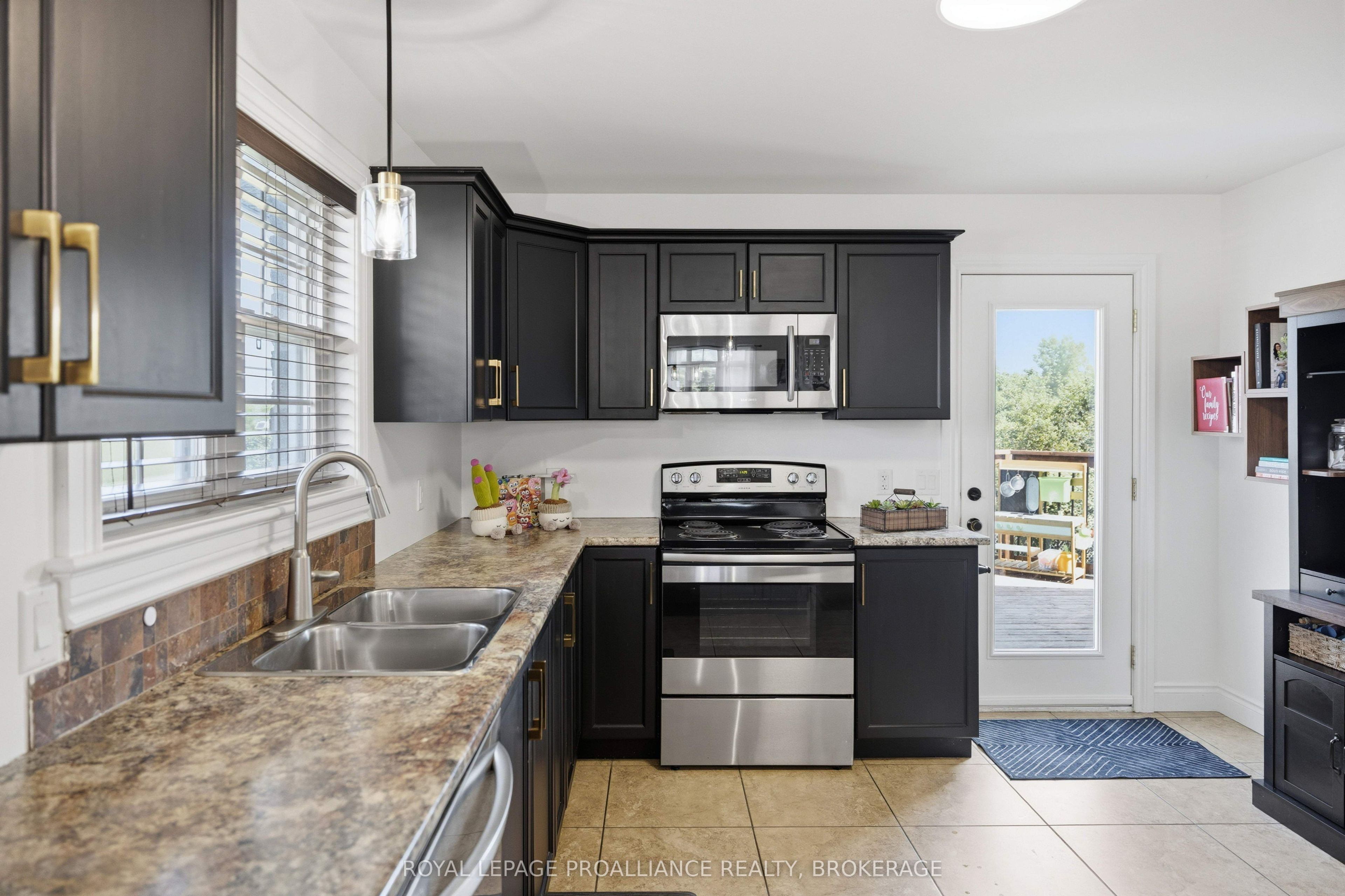 1464 Ottawa Street Property Photo 11