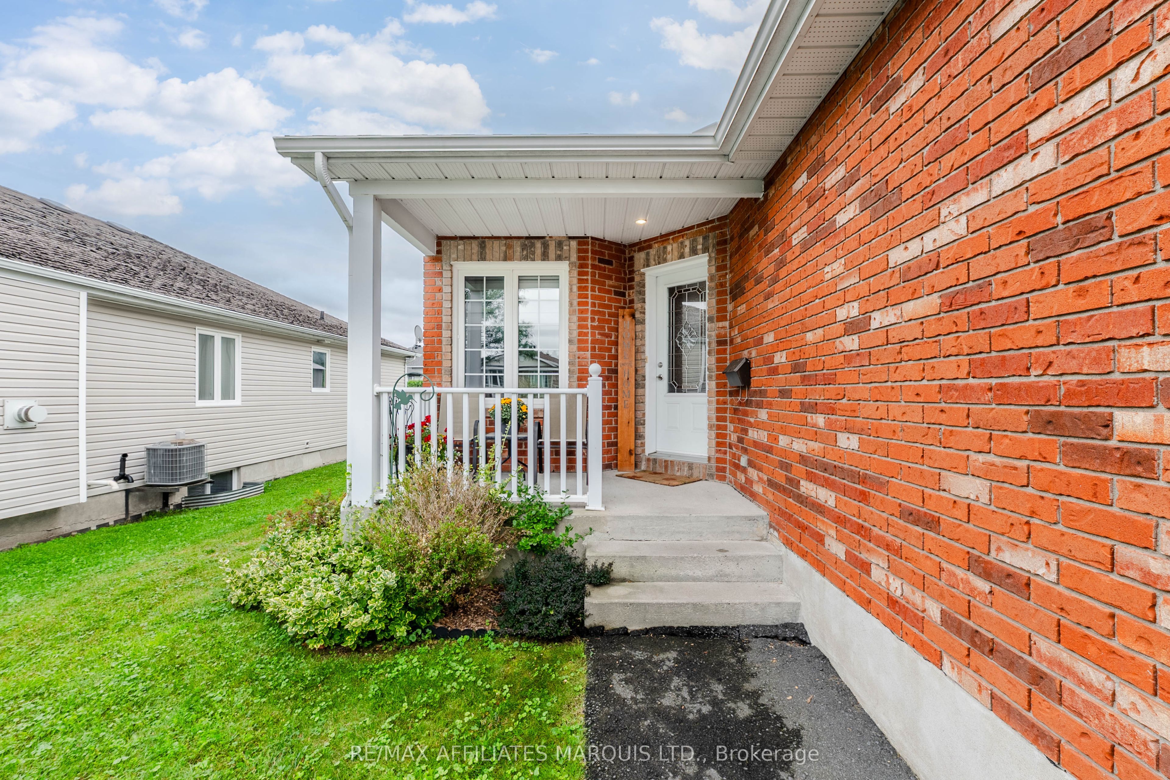 2230 Glen Brook Drive Property Photo 3