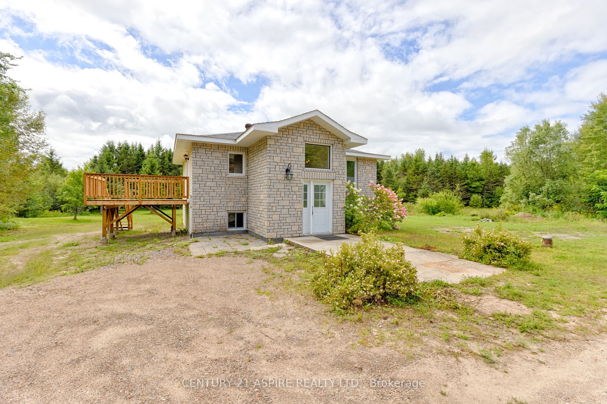 1549 Zion Line Property Photo 4