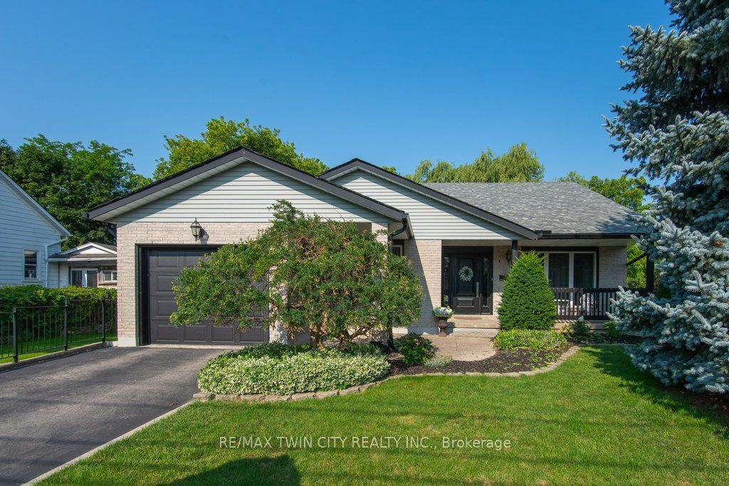 108 Queensway Drive Property Photo 1