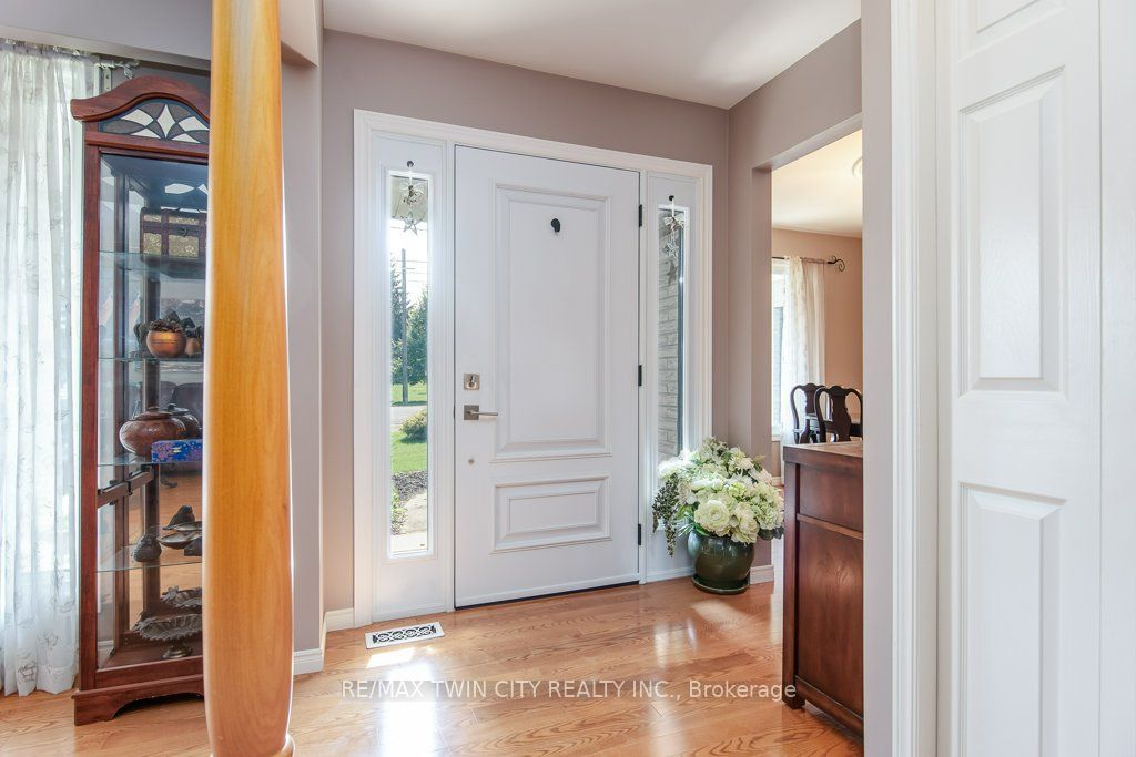 108 Queensway Drive Property Photo 6