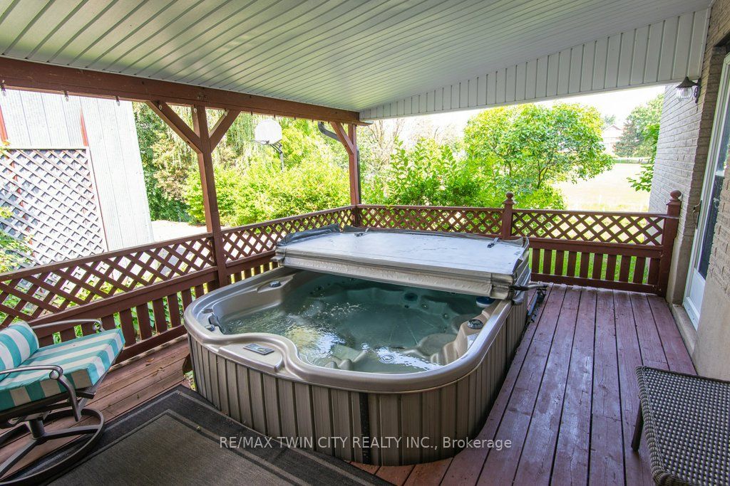108 Queensway Drive Property Photo 37