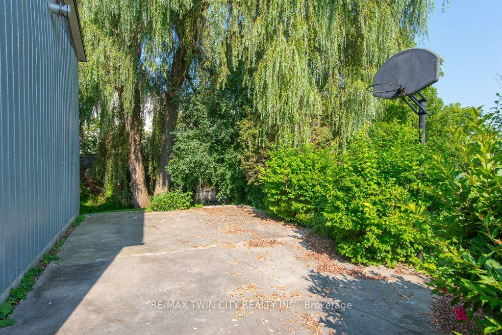 108 Queensway Drive Property Photo 40