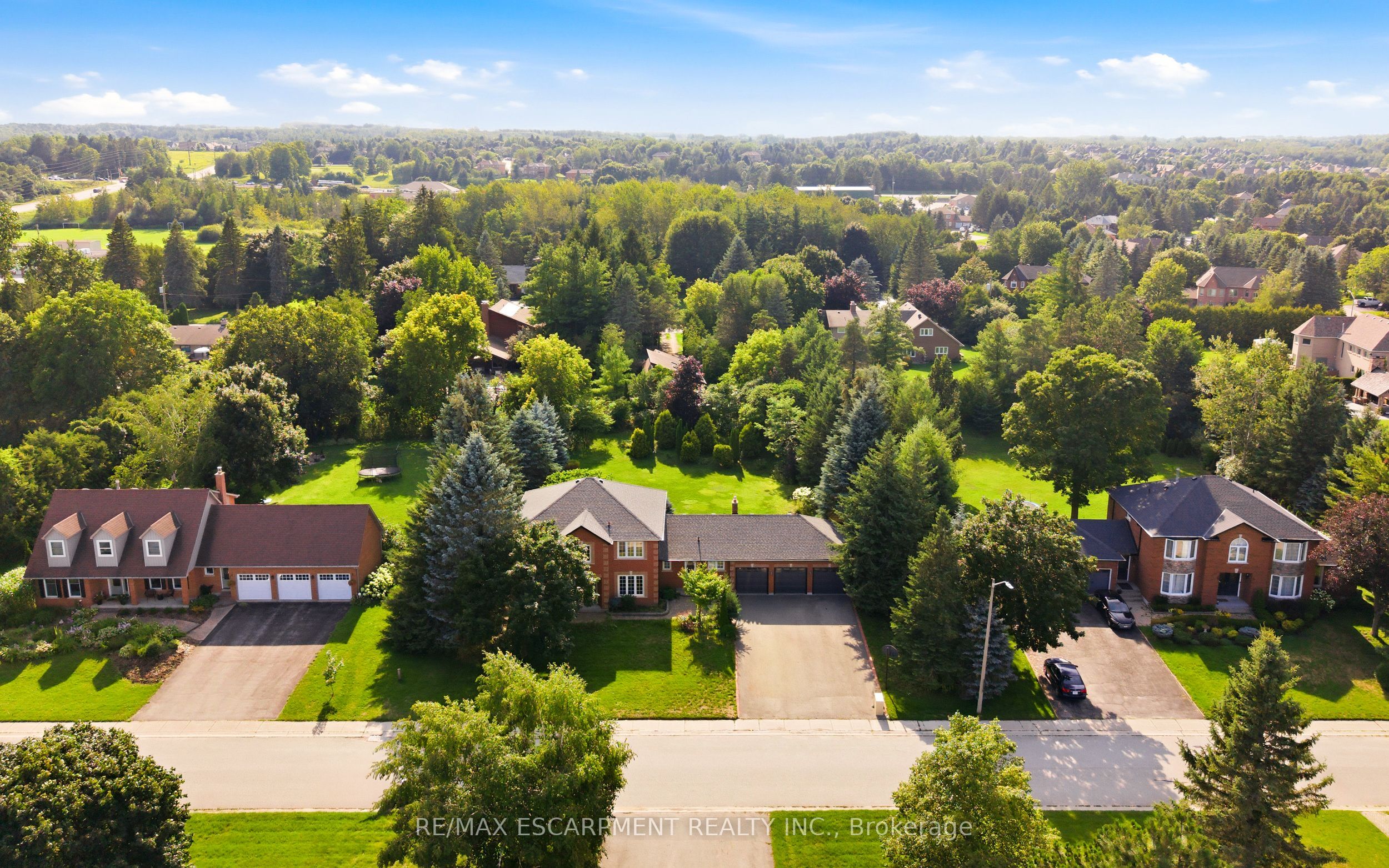 6 Willow Crescent Property Photo 2