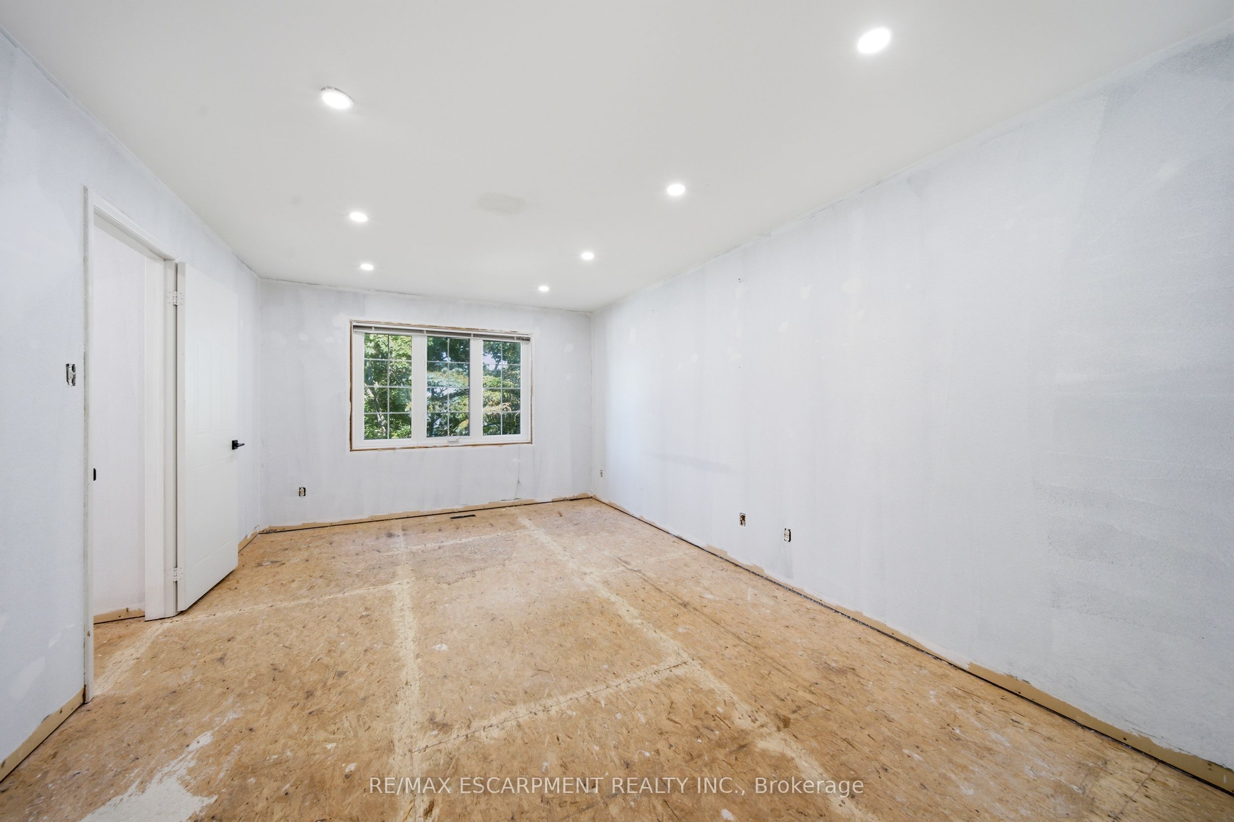 6 Willow Crescent Property Photo 24