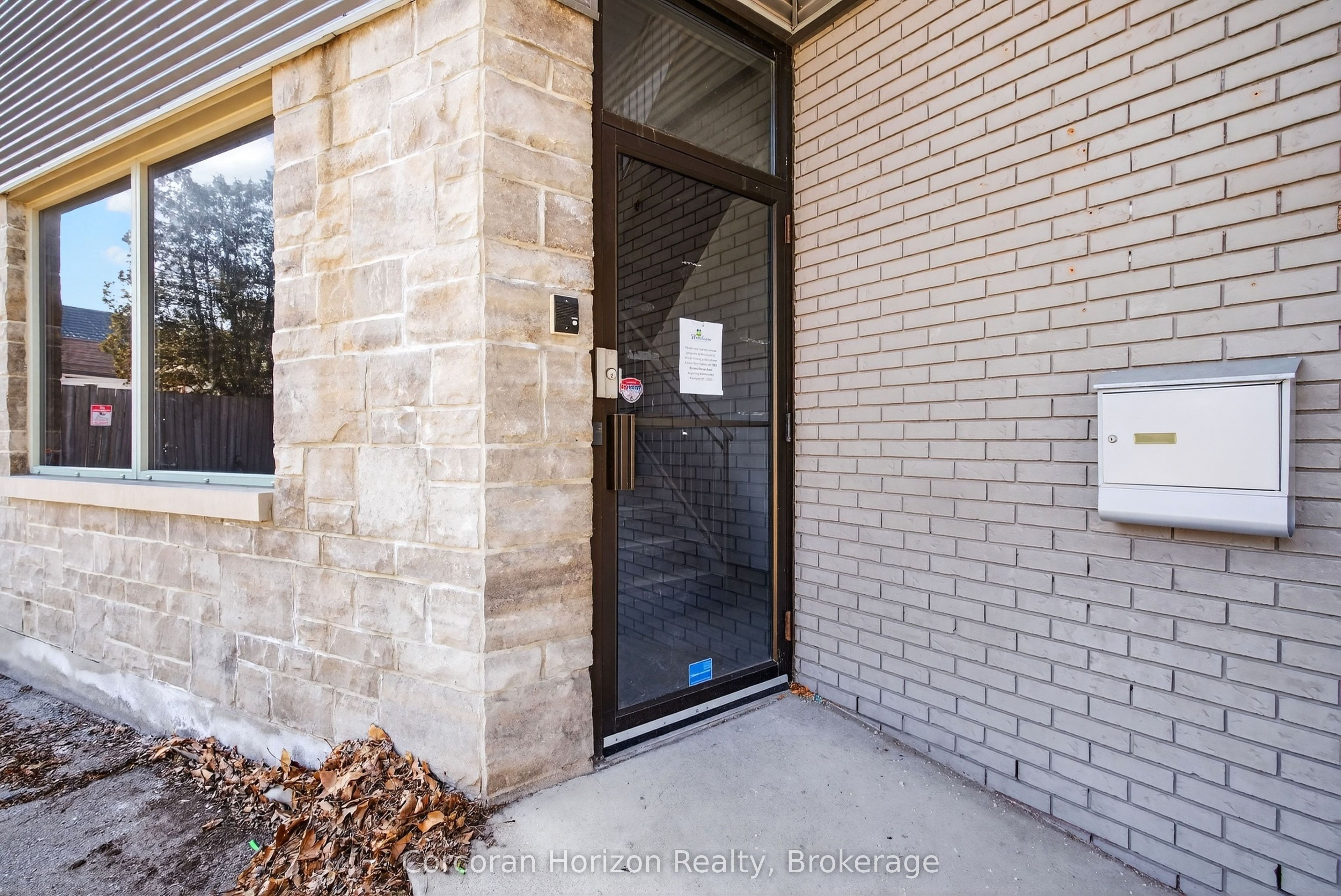 435 York Boulevard Upper Floor Units Property Photo 2