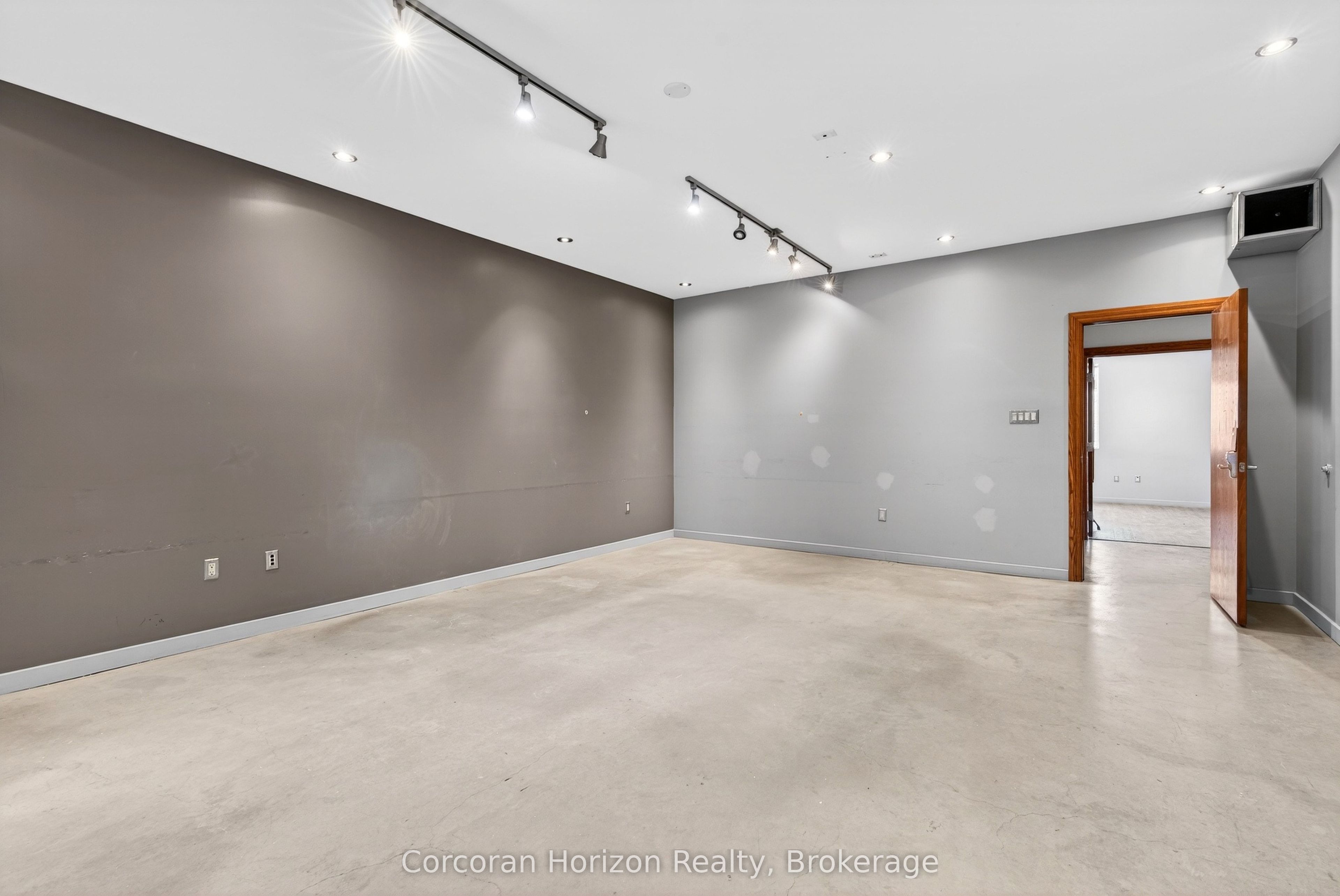 435 York Boulevard Upper Floor Units Property Photo 8