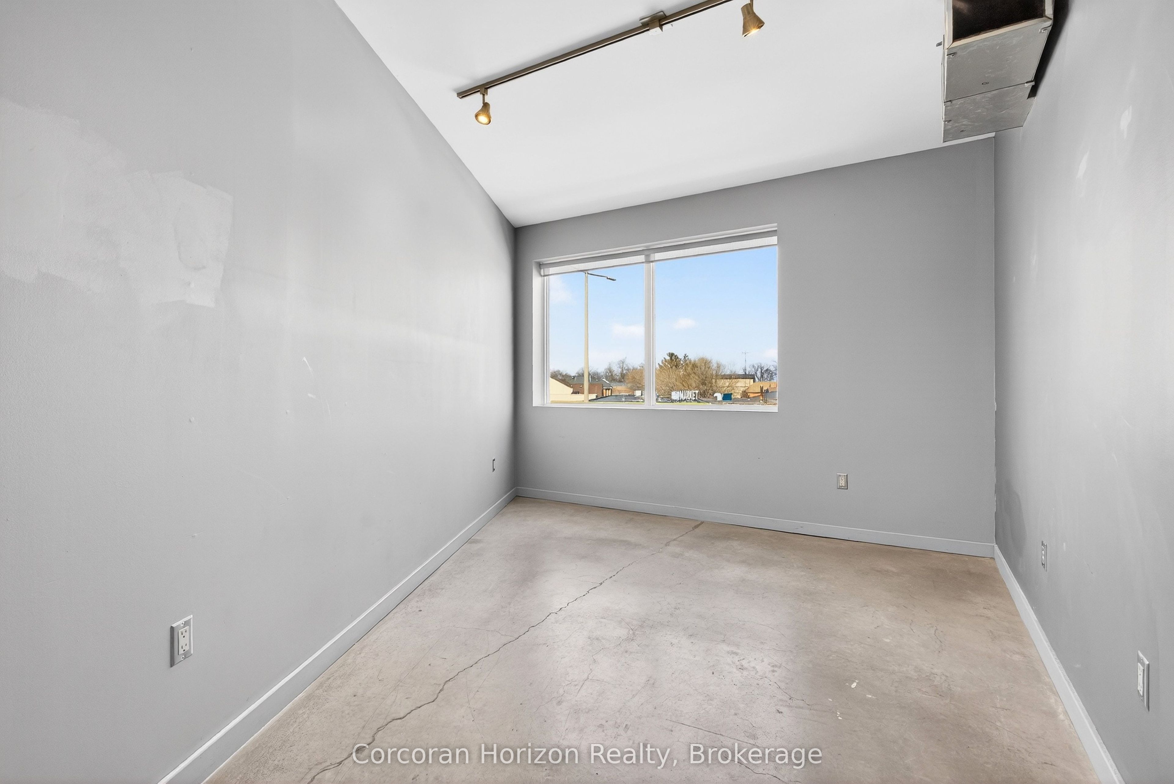 435 York Boulevard Upper Floor Units Property Photo 10