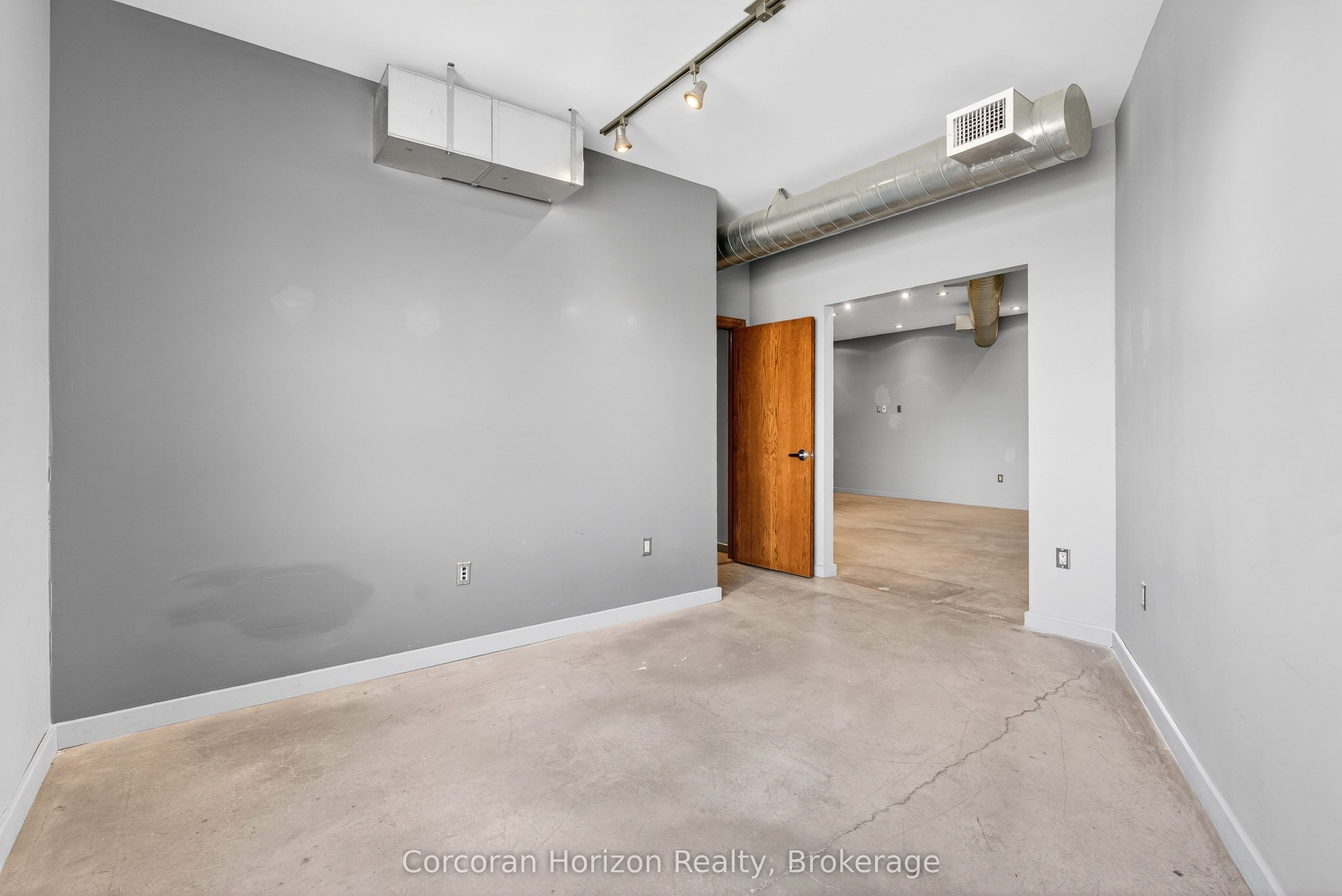 435 York Boulevard Upper Floor Units Property Photo 11
