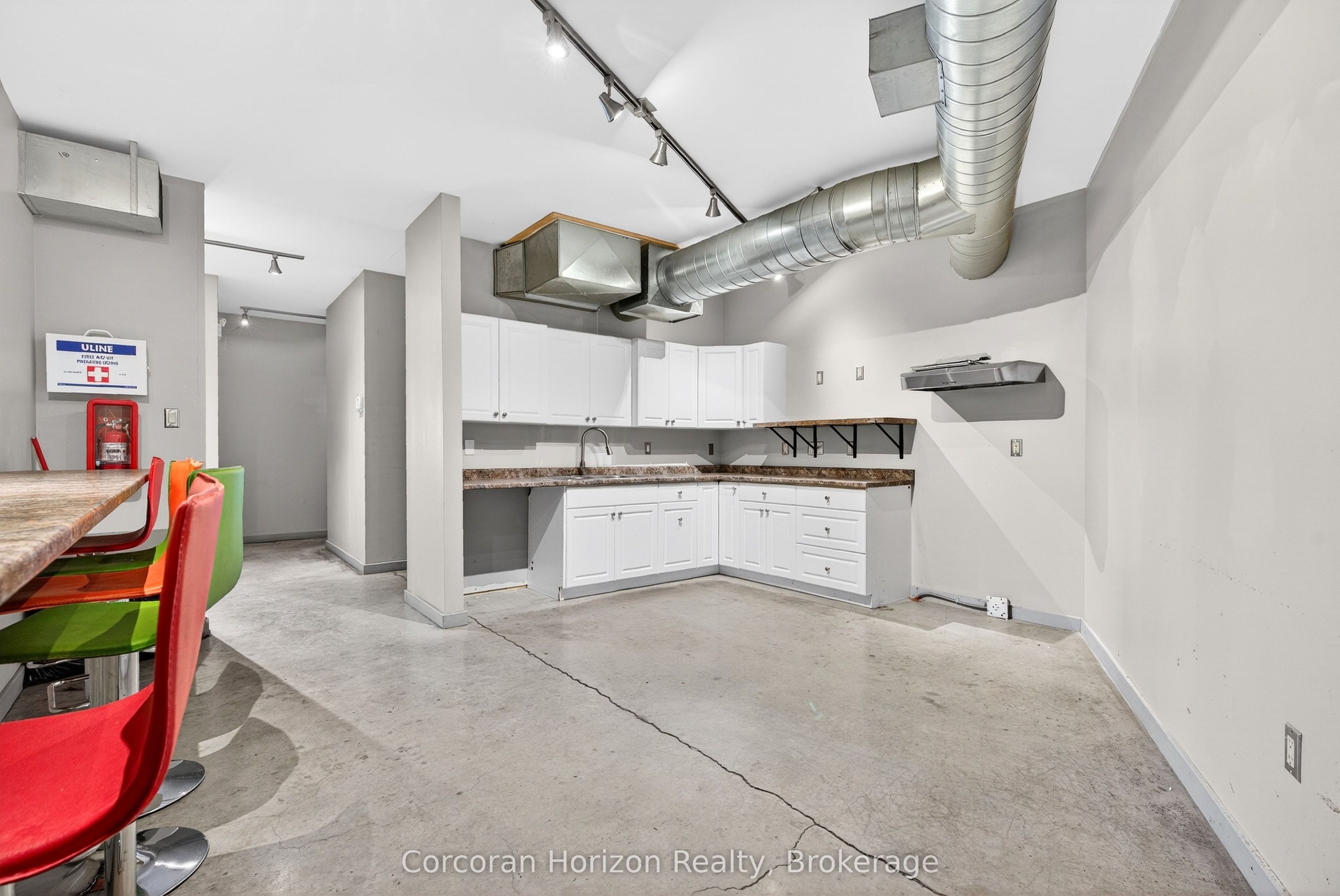 435 York Boulevard Upper Floor Units Property Photo 19