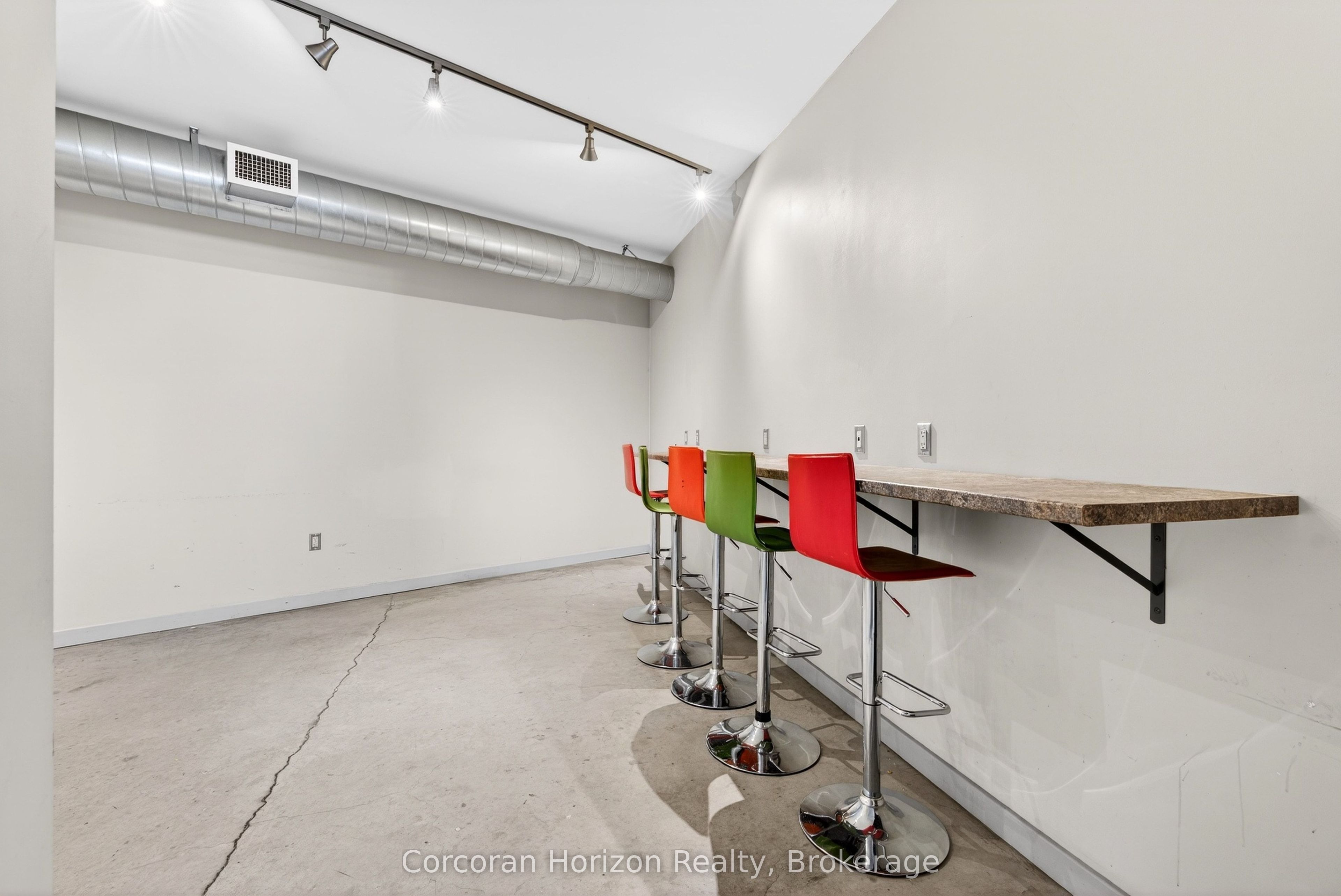 435 York Boulevard Upper Floor Units Property Photo 20