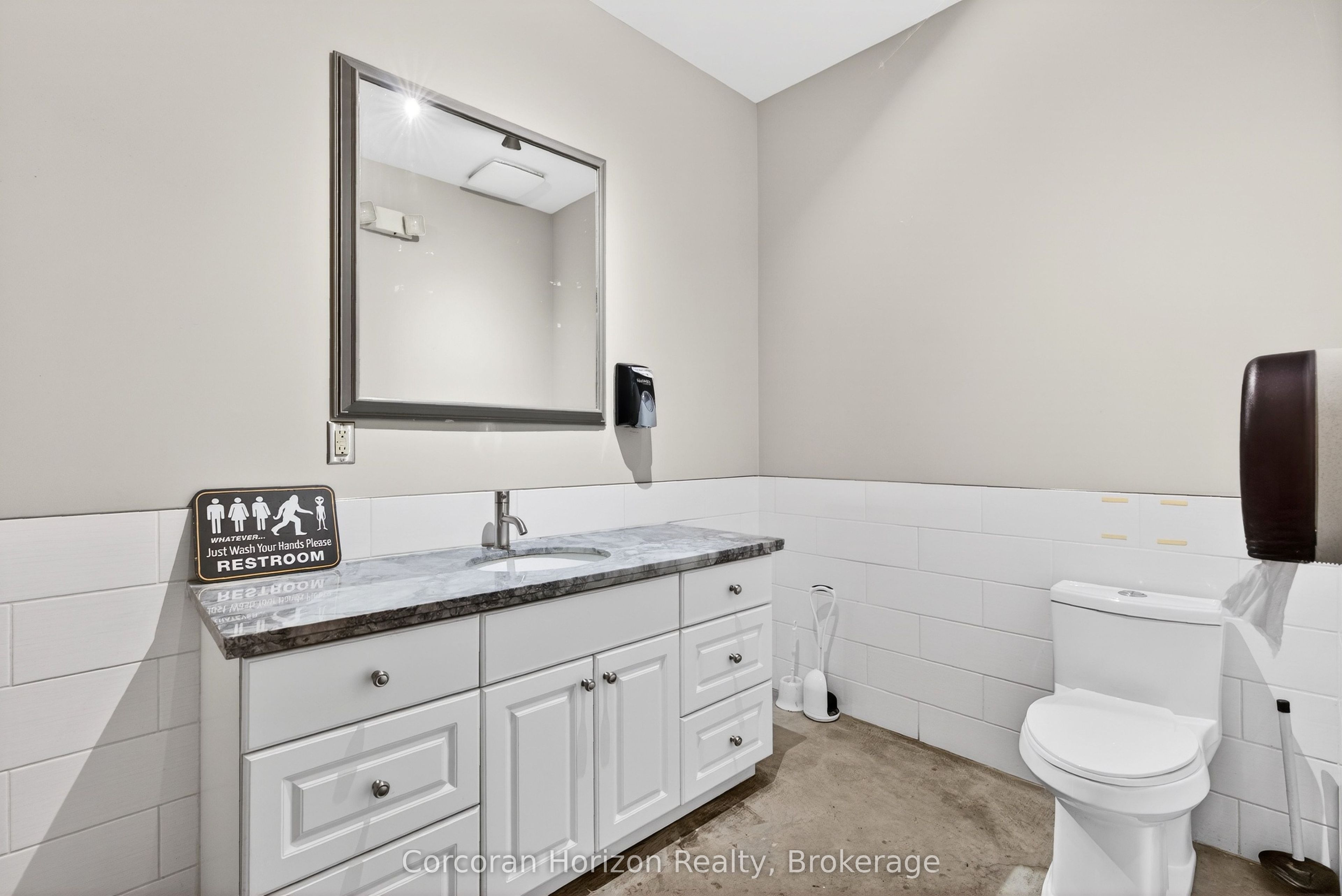 435 York Boulevard Upper Floor Units Property Photo 31