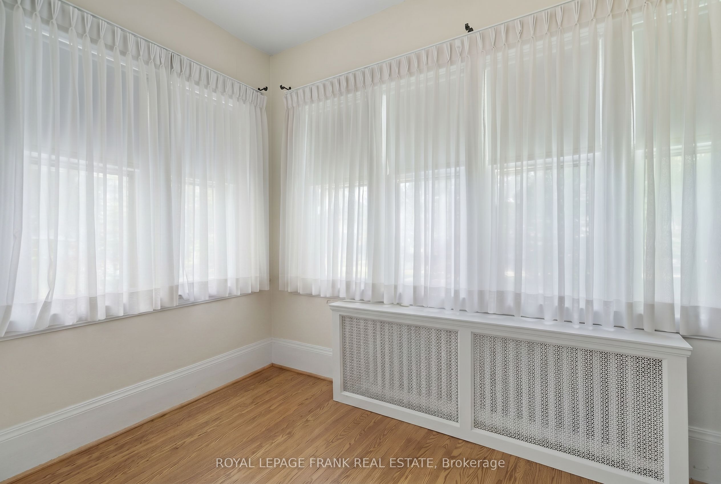 76 Bond Street W Property Photo 5