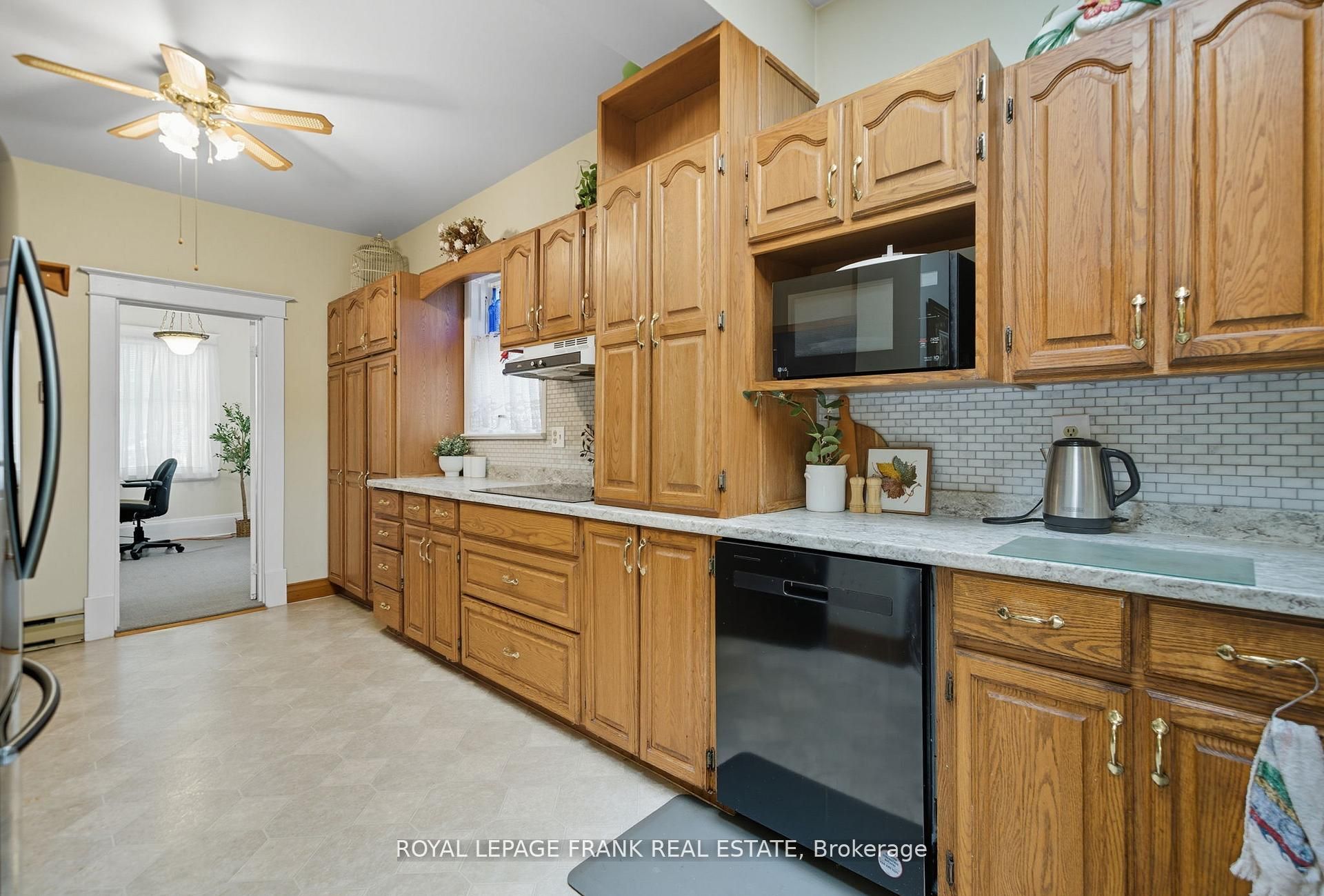 76 Bond Street W Property Photo 14