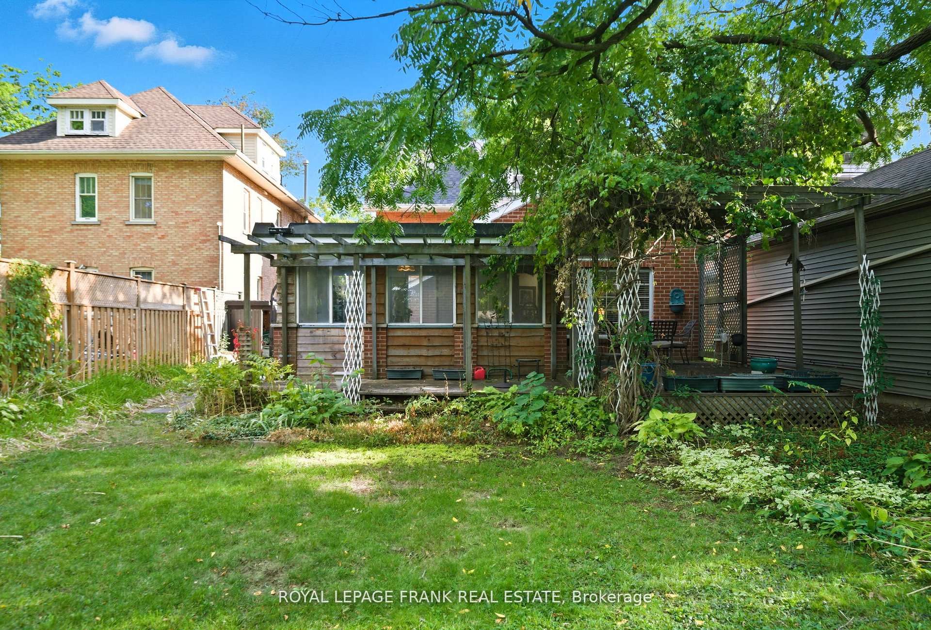 76 Bond Street W Property Photo 36