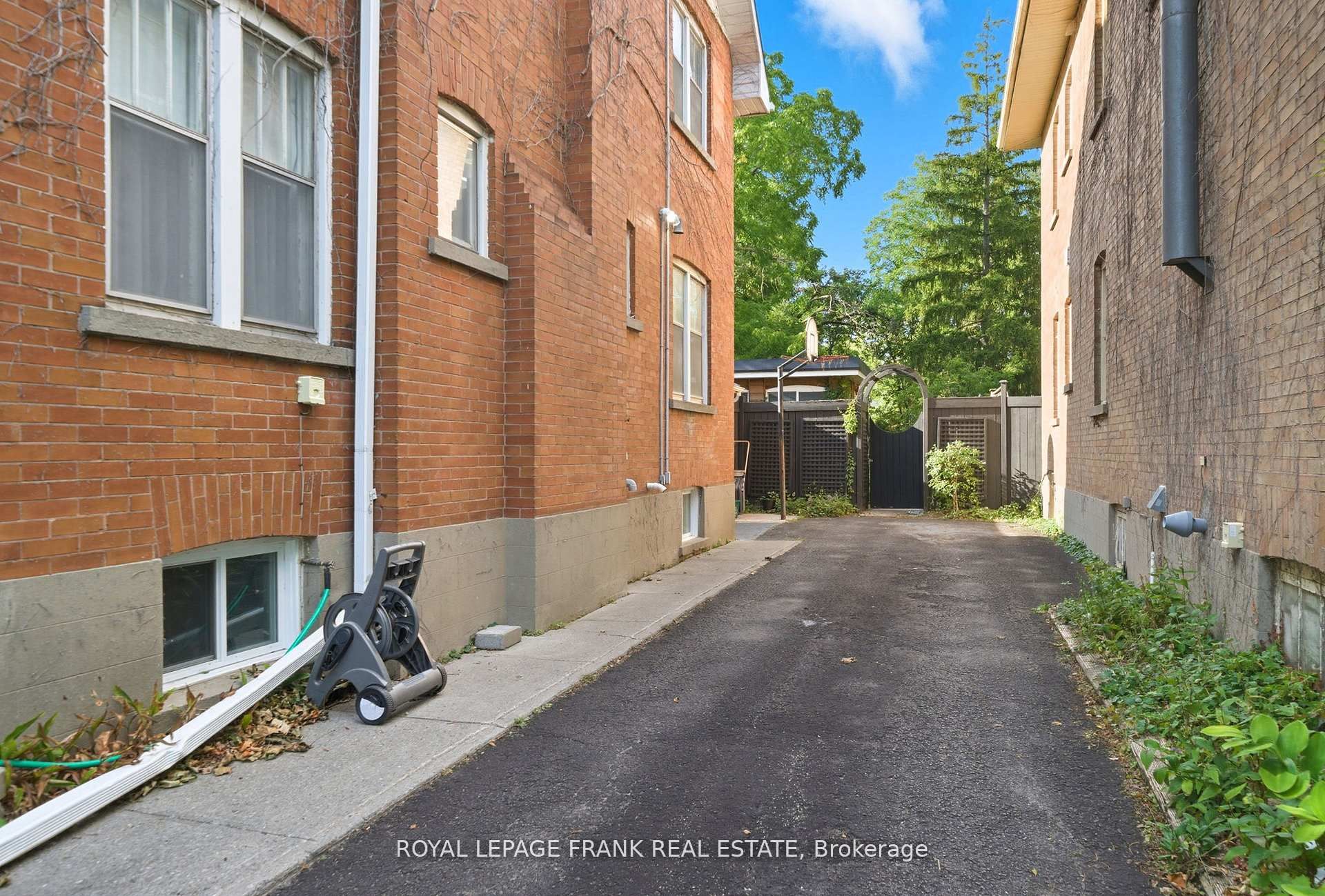 76 Bond Street W Property Photo 39