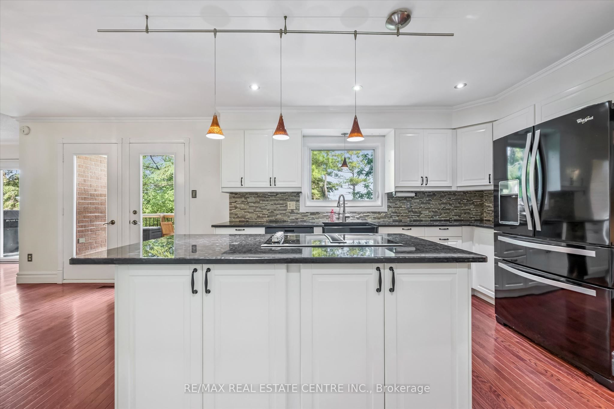 21 Tinatawa Court Property Photo 6