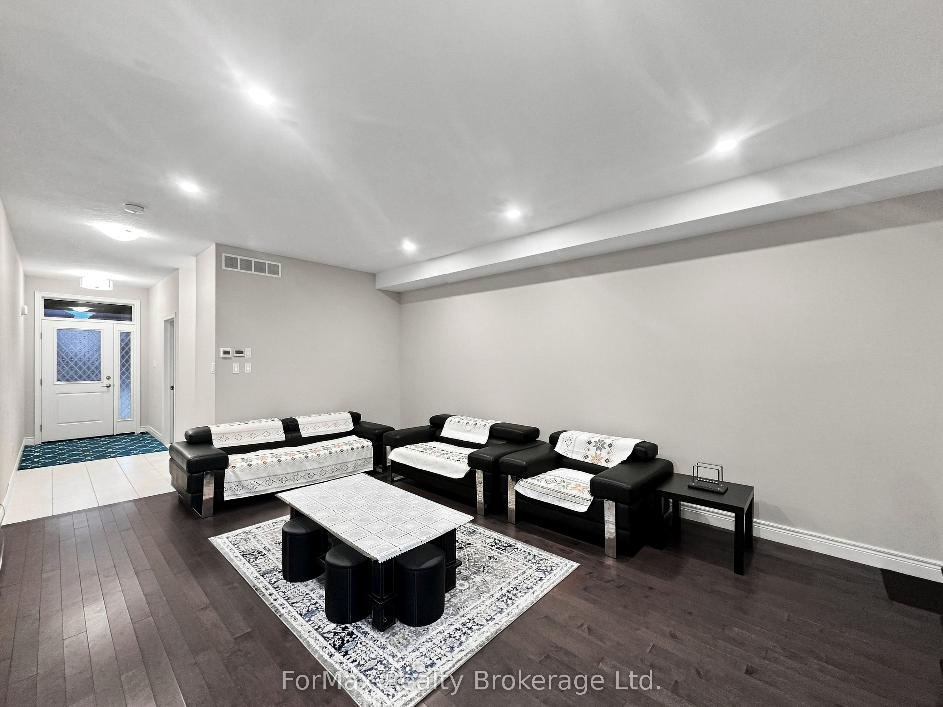 55 Loxleigh Lane Property Photo 10
