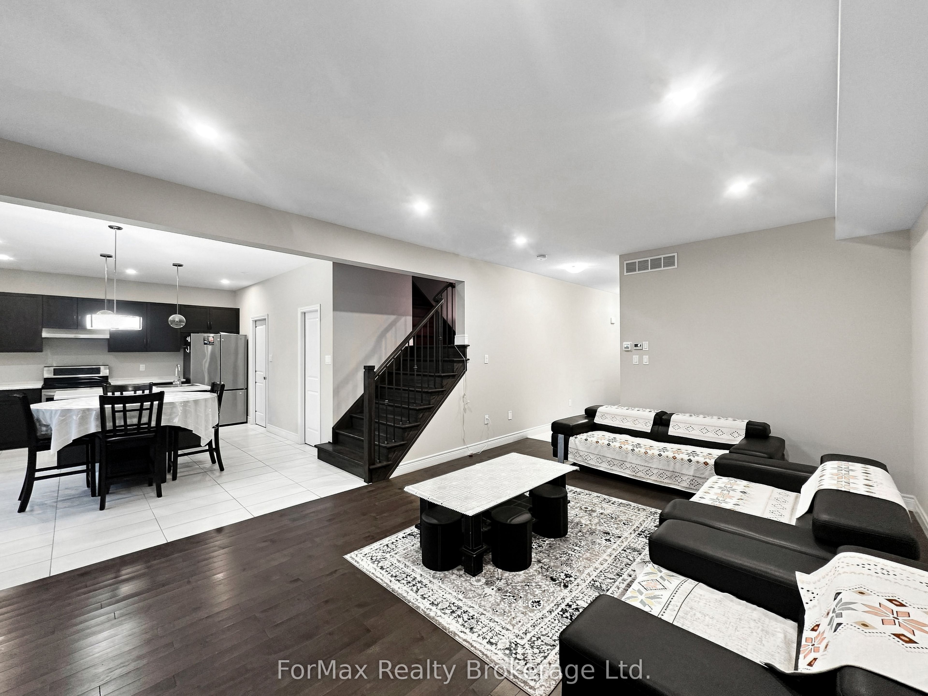 55 Loxleigh Lane Property Photo 12