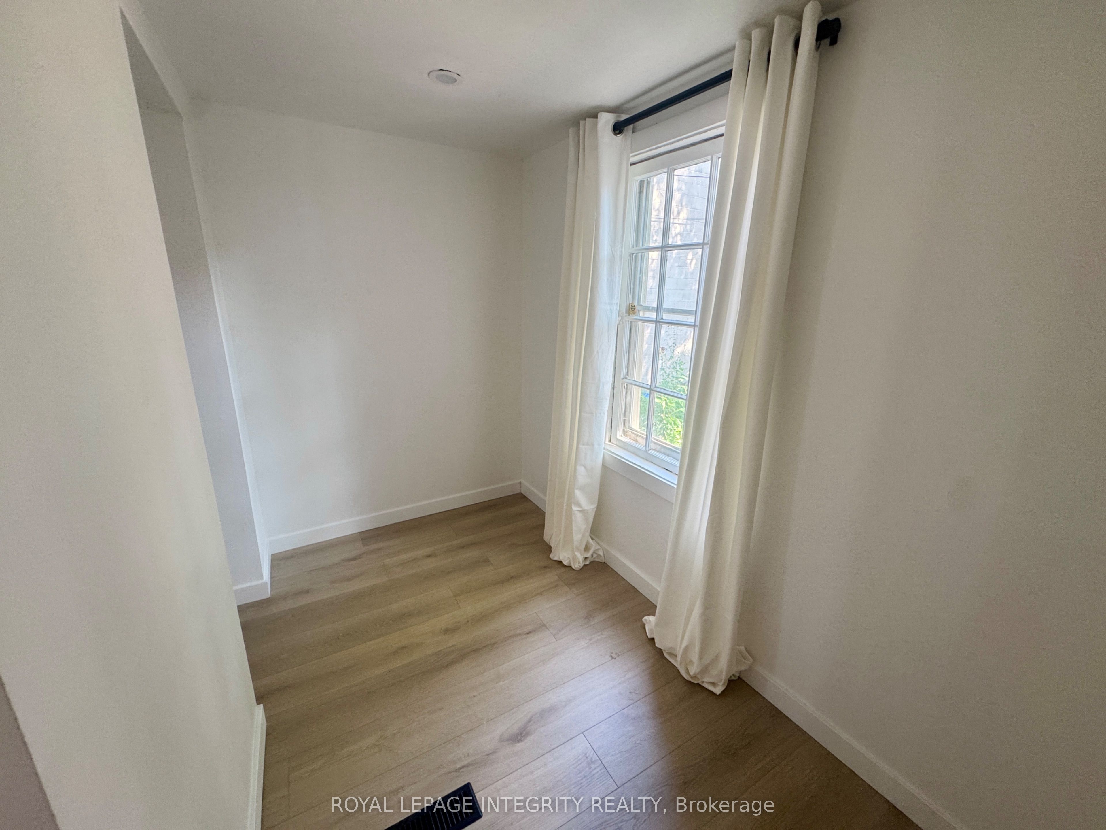 920 Gladstone Avenue 1 Property Photo 20