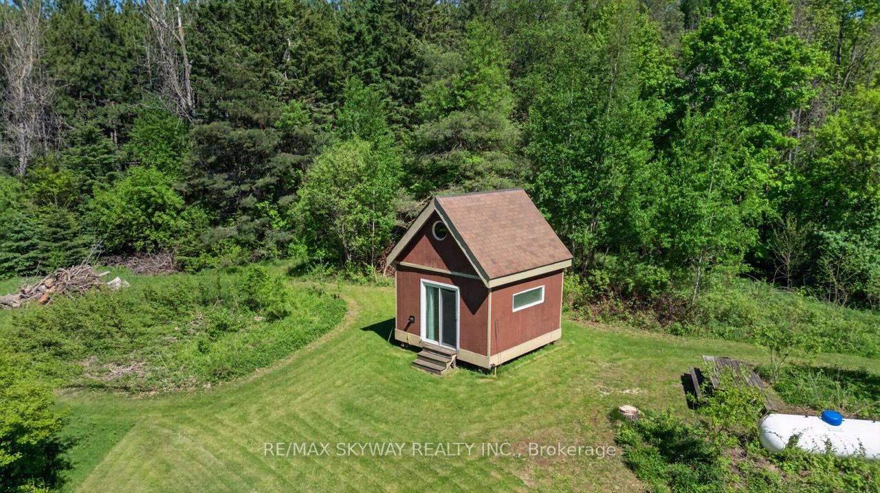 487151 30 Side Road Property Photo 3