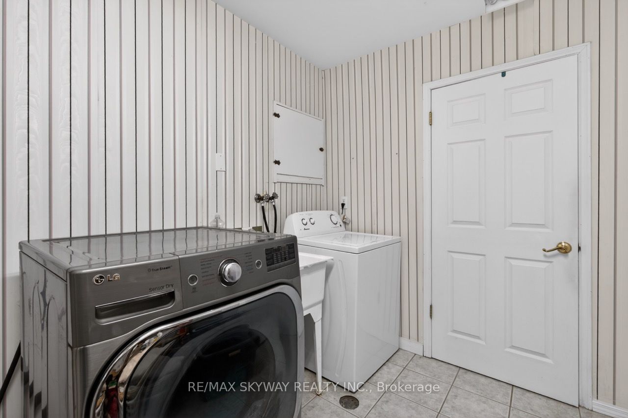 487151 30 Side Road Property Photo 8