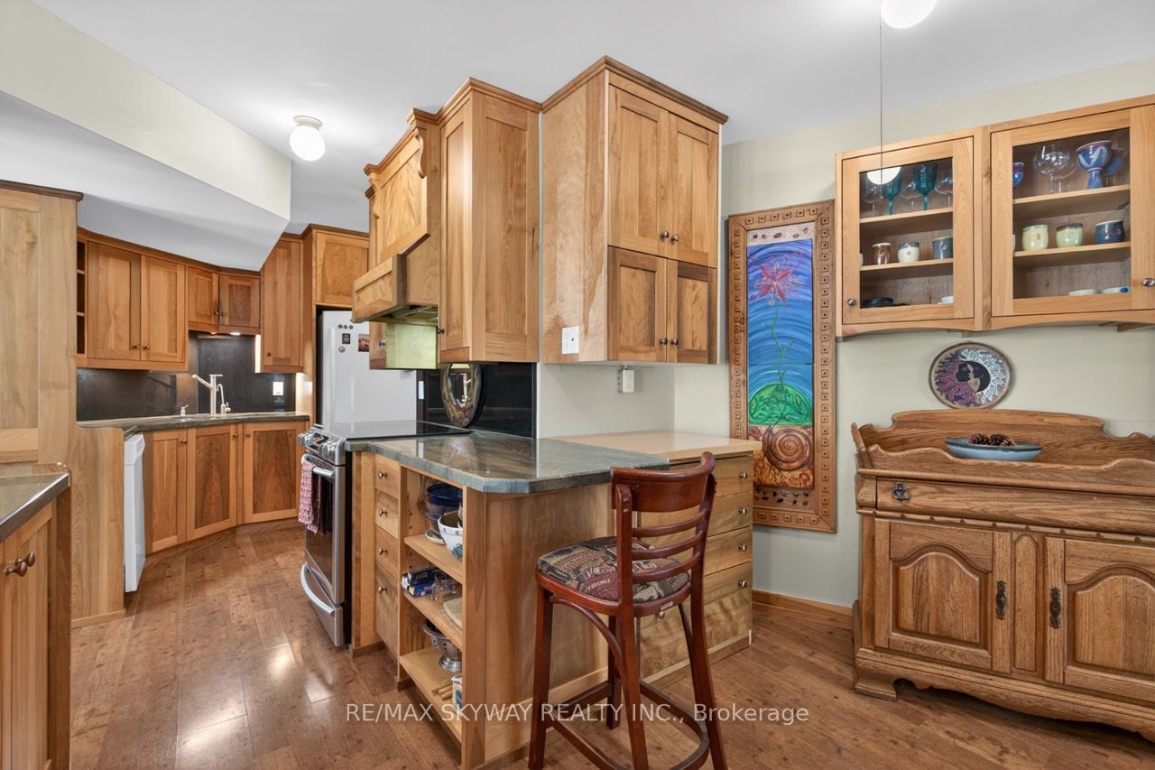 487151 30 Side Road Property Photo 11