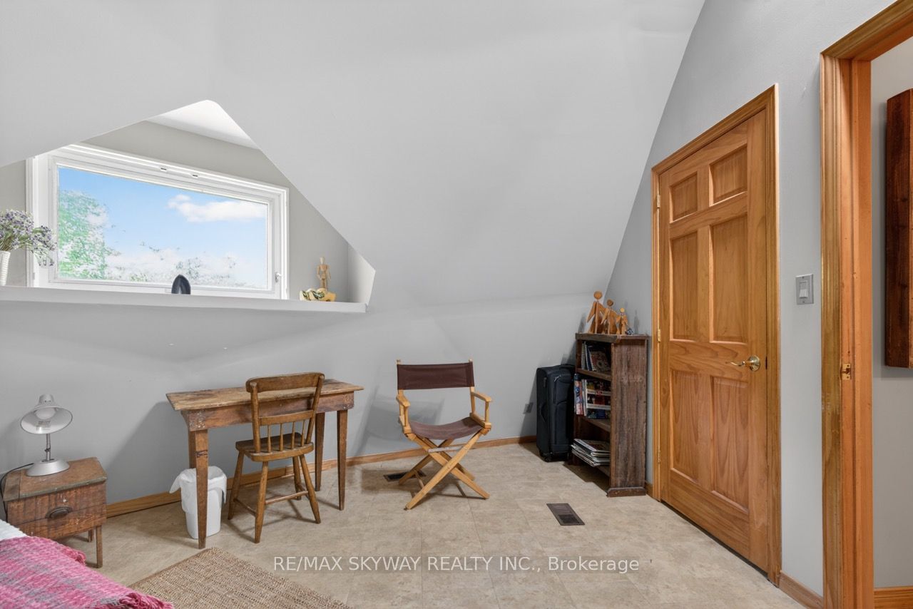 487151 30 Side Road Property Photo 22