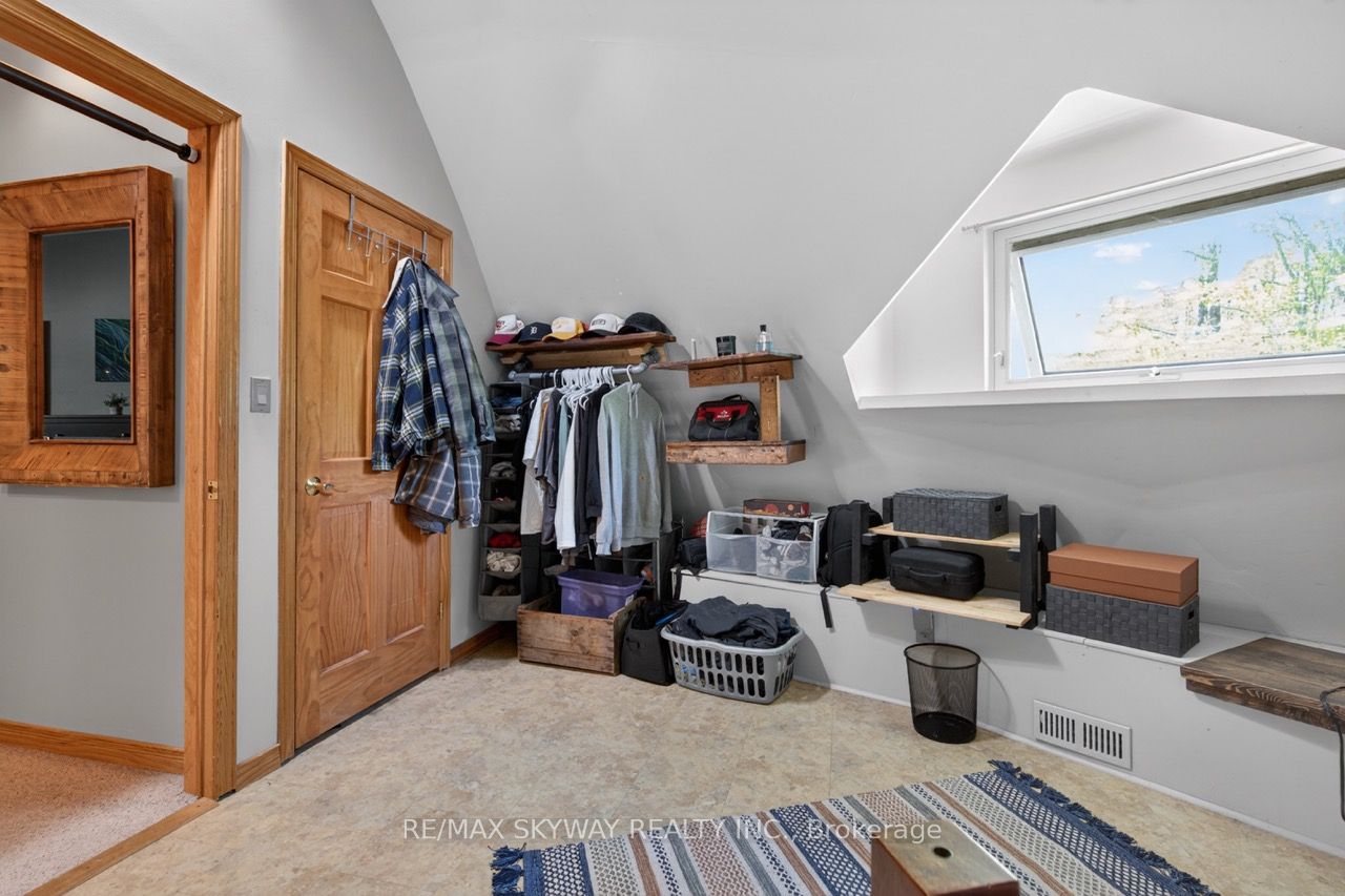 487151 30 Side Road Property Photo 24