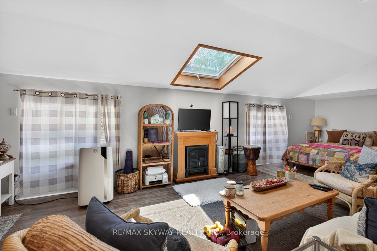 487151 30 Side Road Property Photo 35