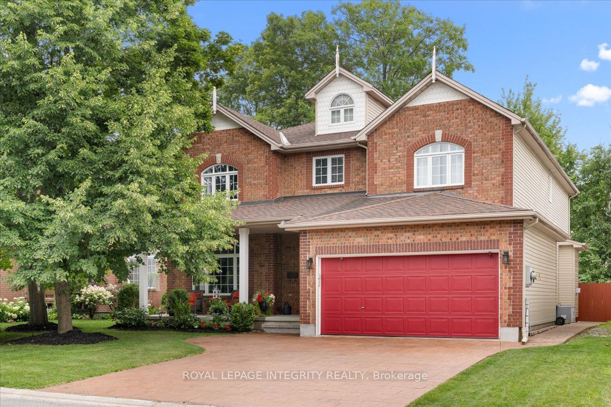 40 Bon Echo Crescent