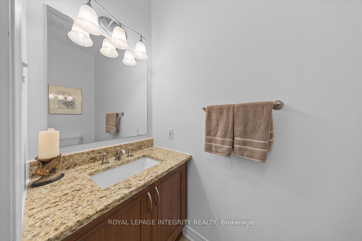 40 Bon Echo Crescent Property Photo 19