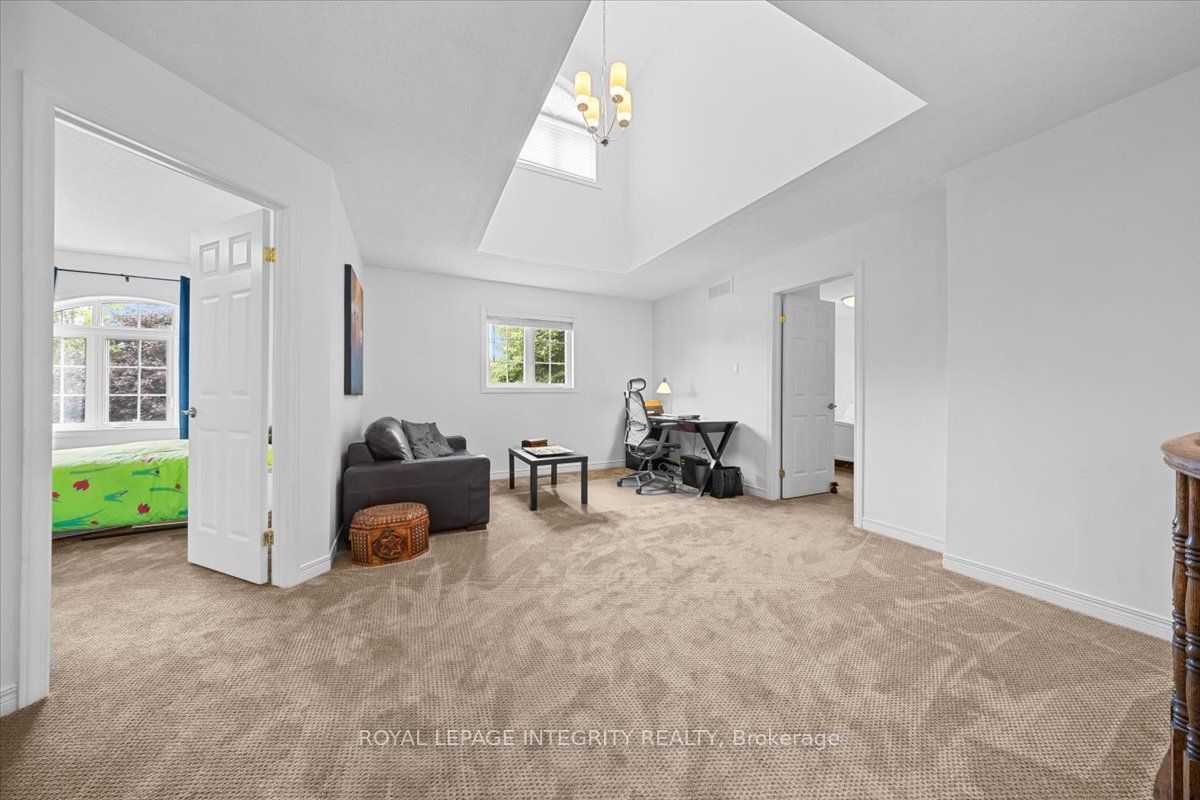 40 Bon Echo Crescent Property Photo 22