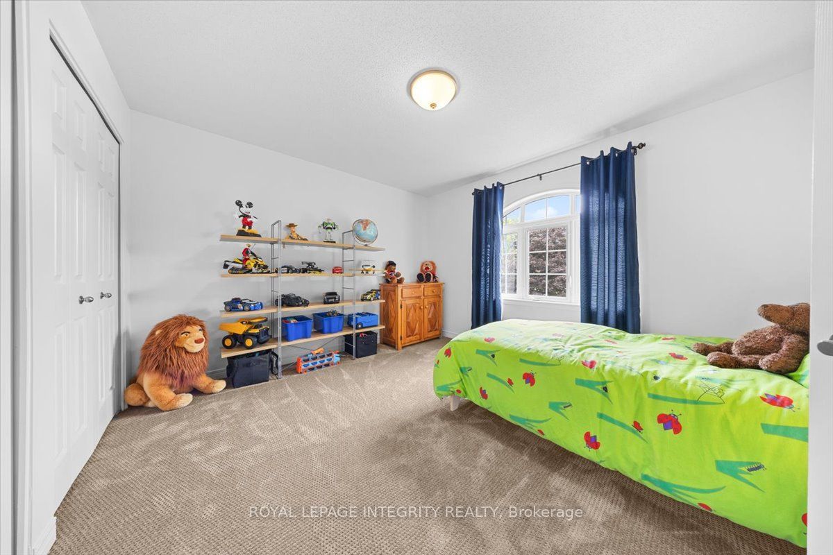 40 Bon Echo Crescent Property Photo 23